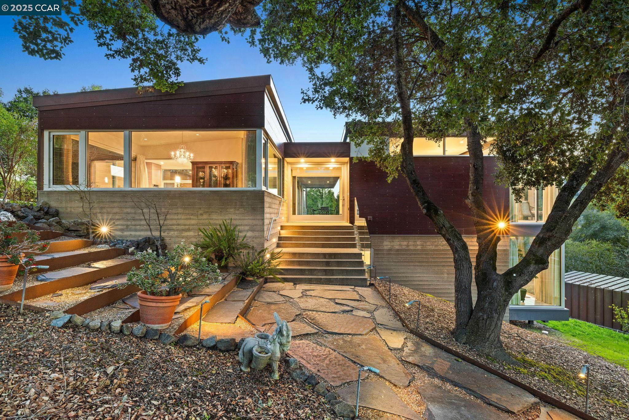 Crane Ct, Orinda, CA 94563