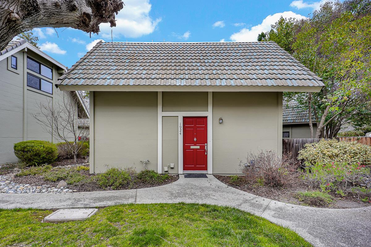 Silverwood Ave, Mountain View, CA 94043