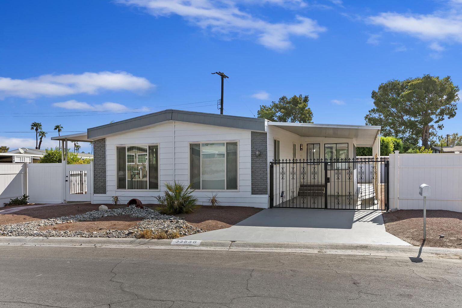 Carlsbad Cir, Thousand Palms, CA 92276