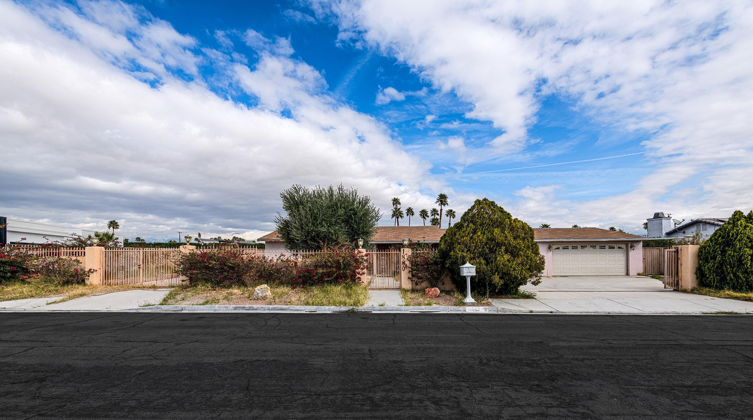 Sharon Rd, Palm Springs, CA 92262