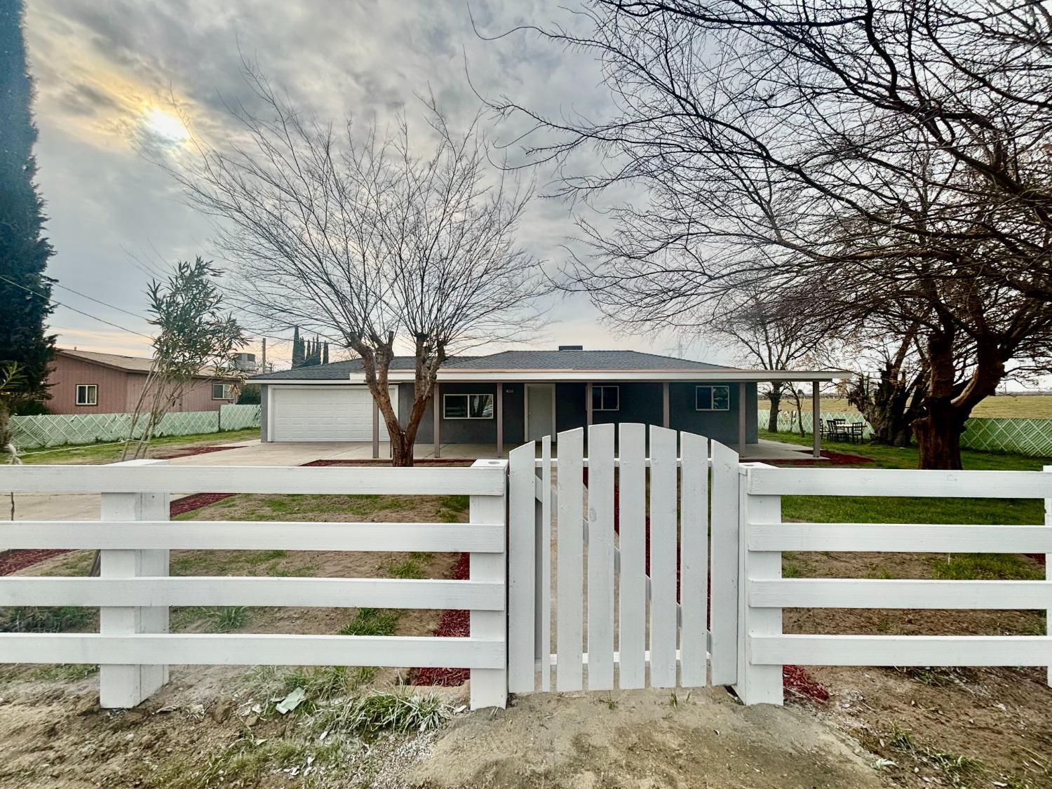 E Carr, Fresno, CA 93706