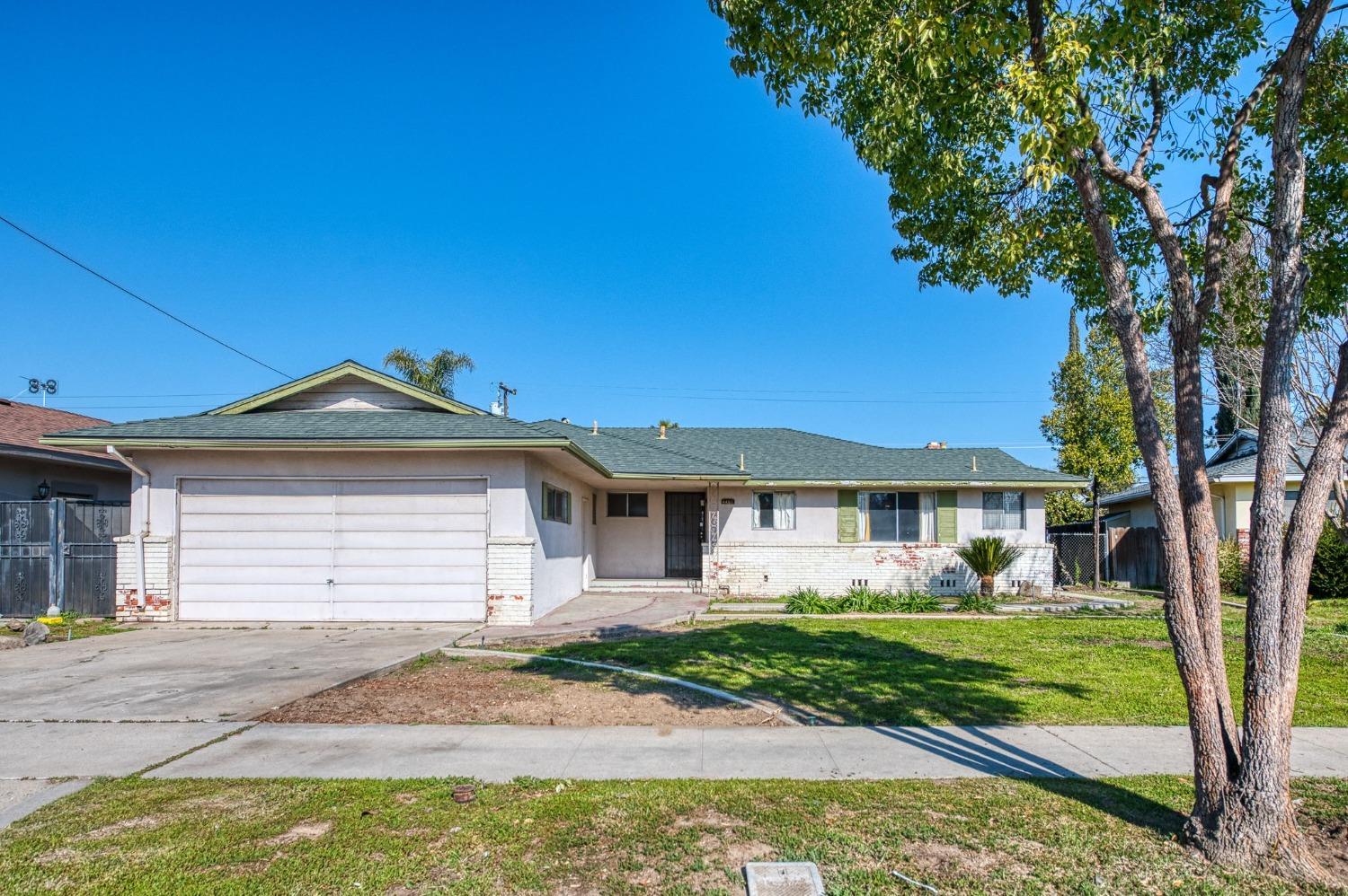 E Robinson Ave, Fresno, CA 93726