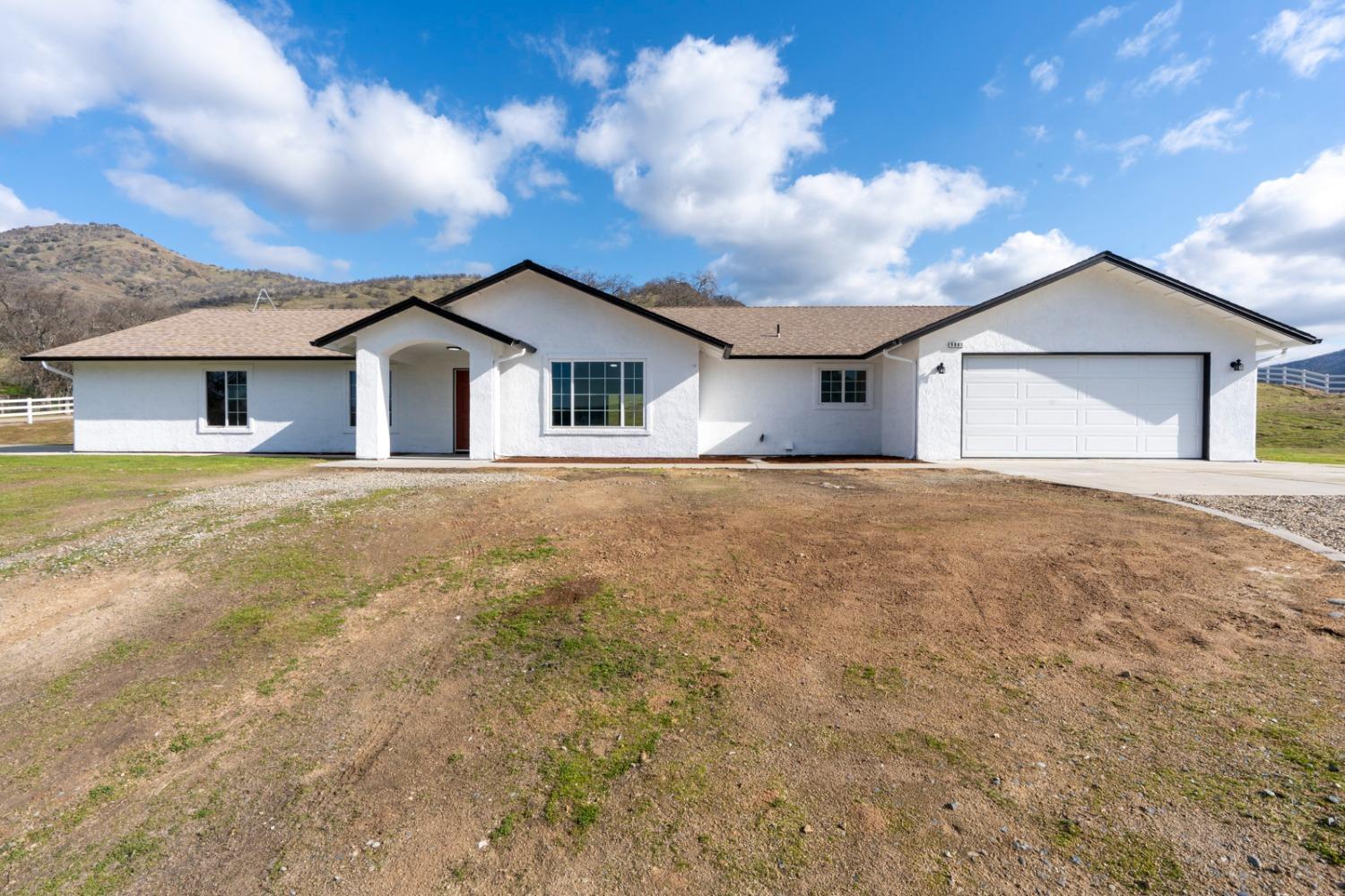 Morain Dr, Sanger, CA 93657