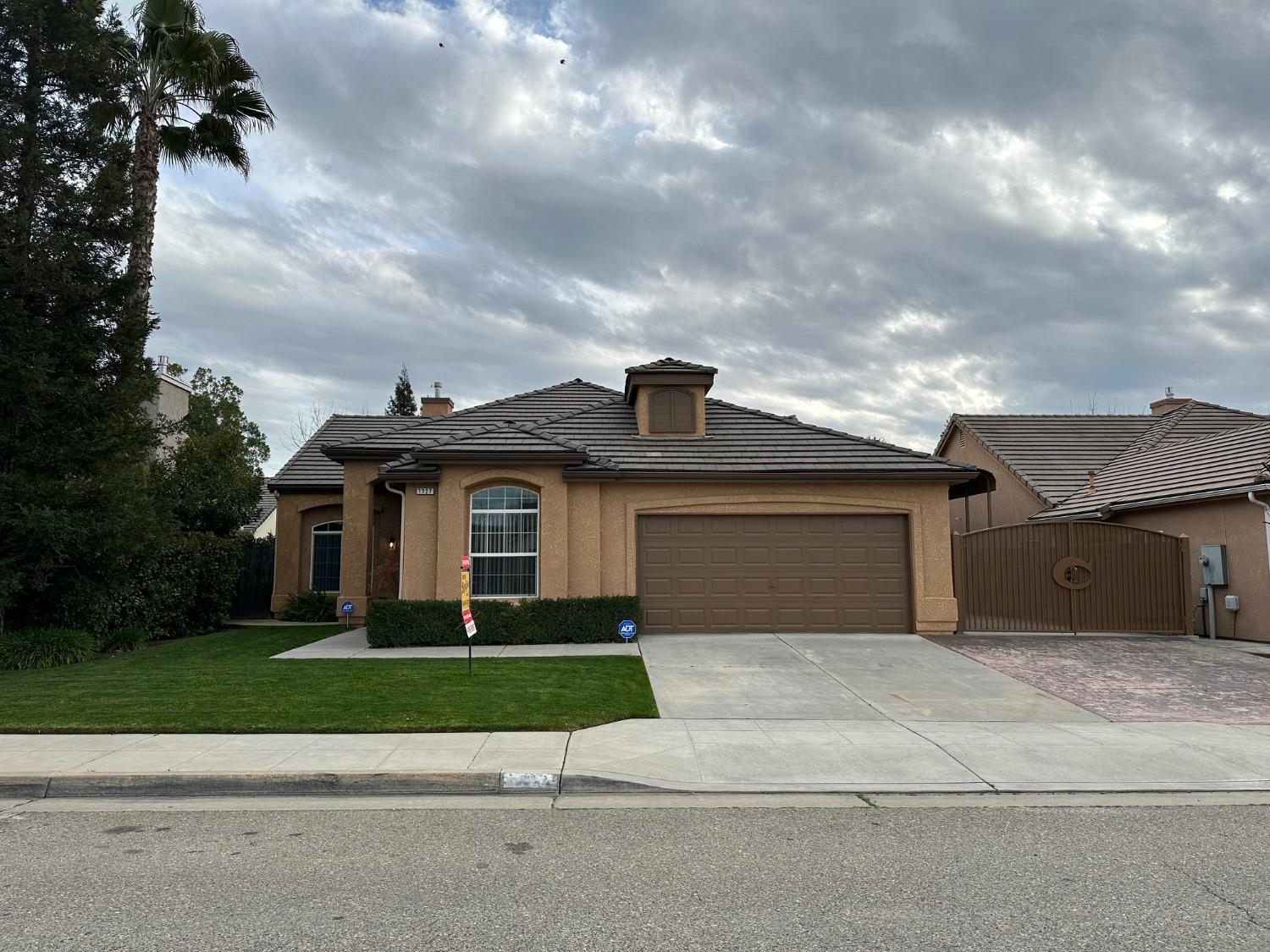 E Pinehurst Ave, Fresno, CA 93730