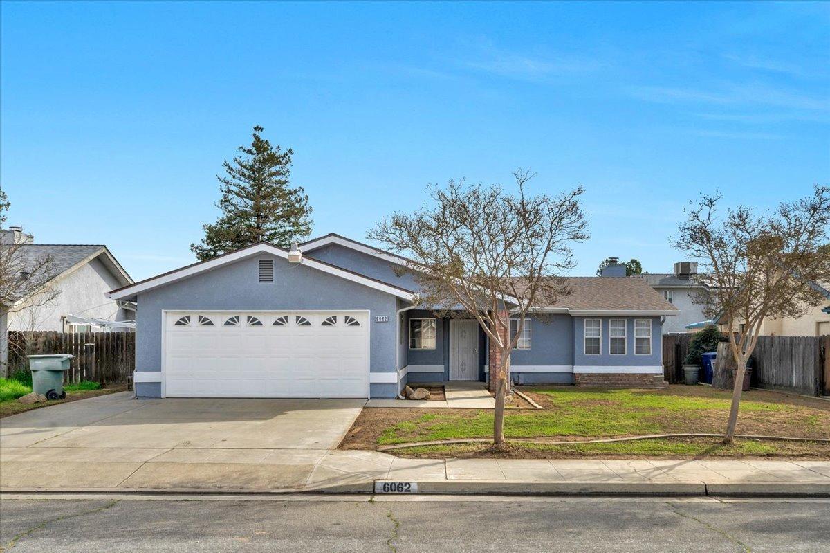 N Constance Ave, Fresno, CA 93722