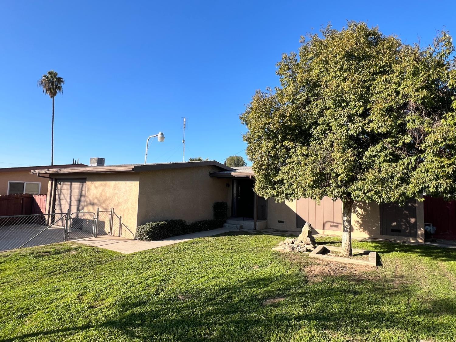 Beverly Dr, Clovis, CA 93612