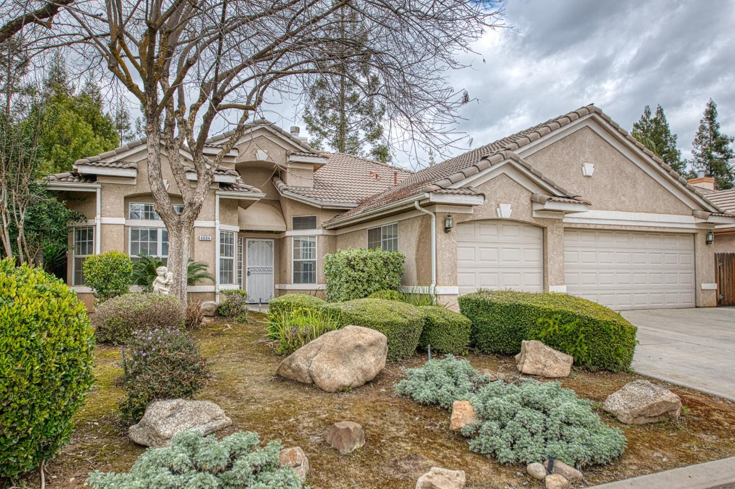 W Rio Bravo Dr, Fresno, CA 93722