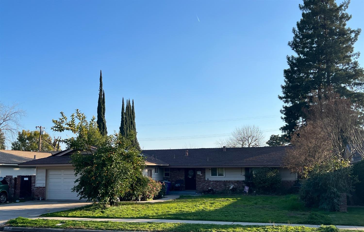 W Dovewood Ln, Fresno, CA 93704