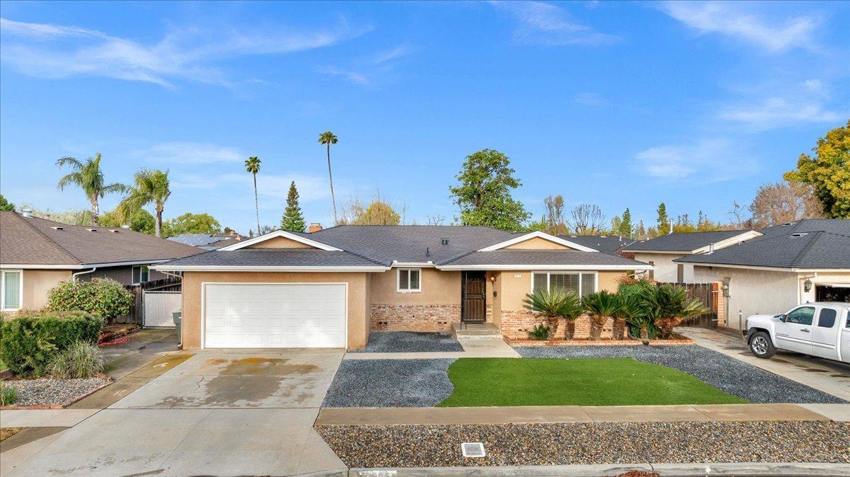 N Angus St, Fresno, CA 93710