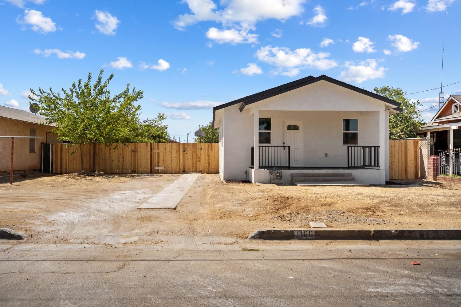 E Park Way, Dinuba, CA 93618