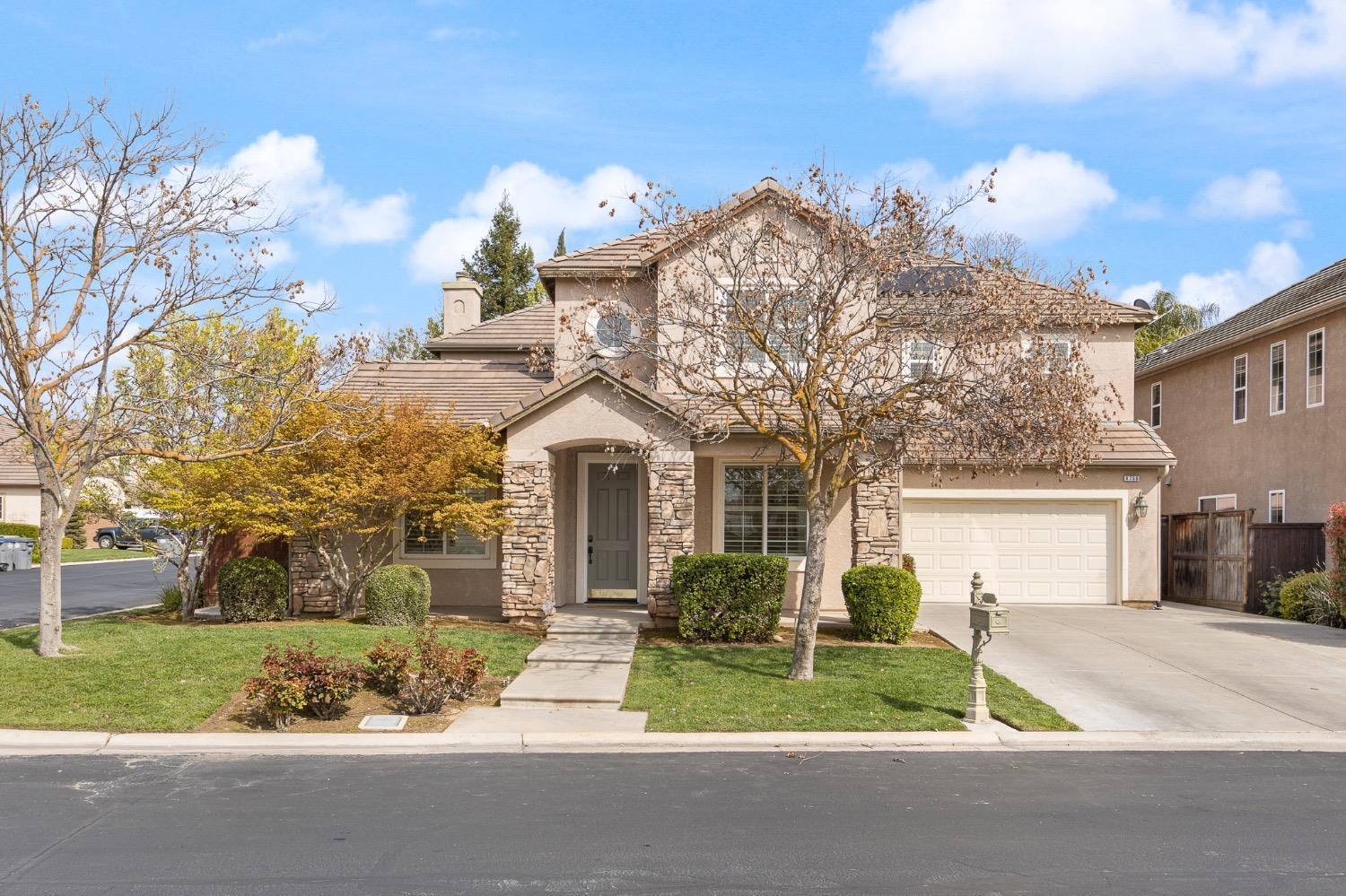 N Emerald Peak Dr, Clovis, CA 93619