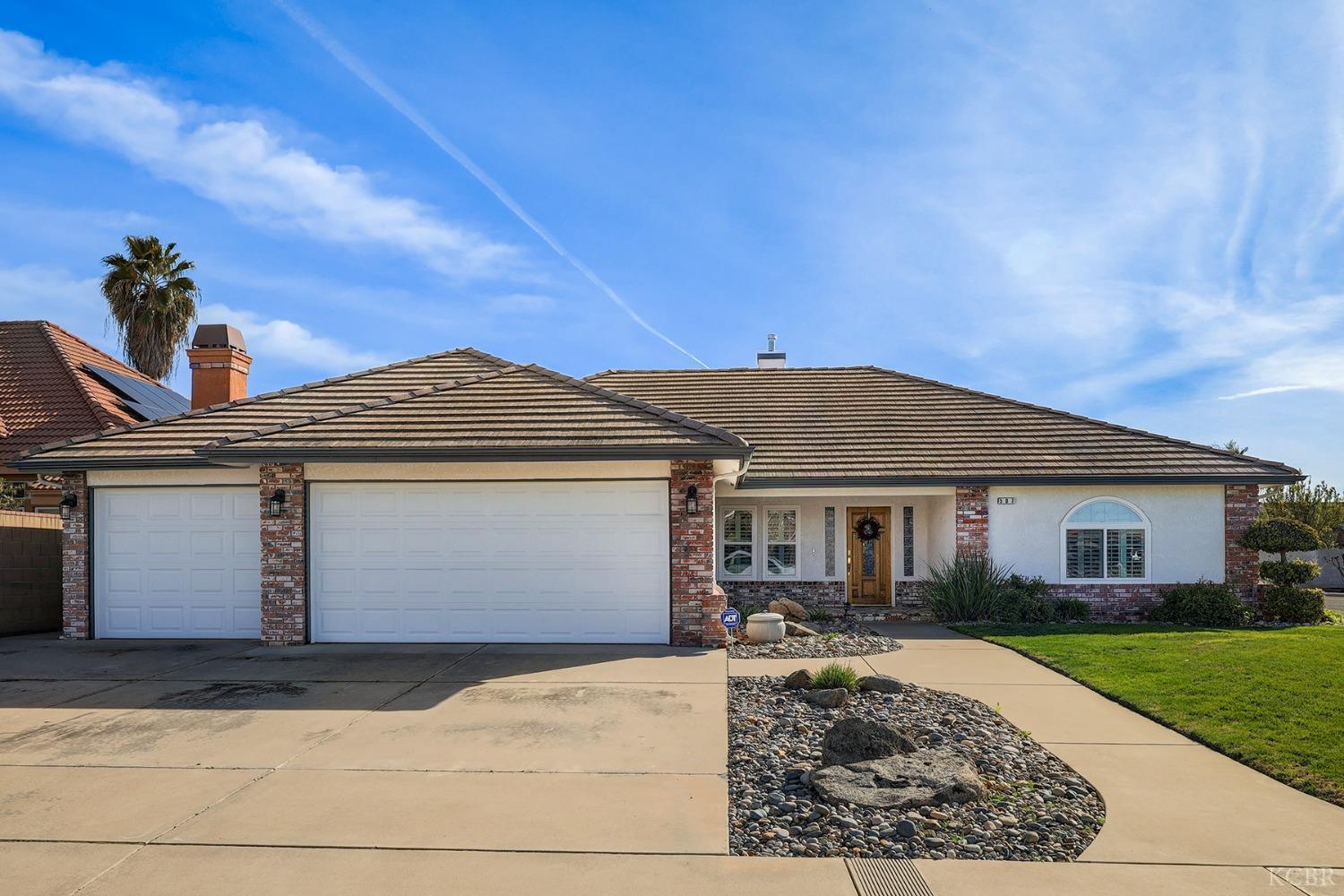 Diana Ct, Hanford, CA 93230