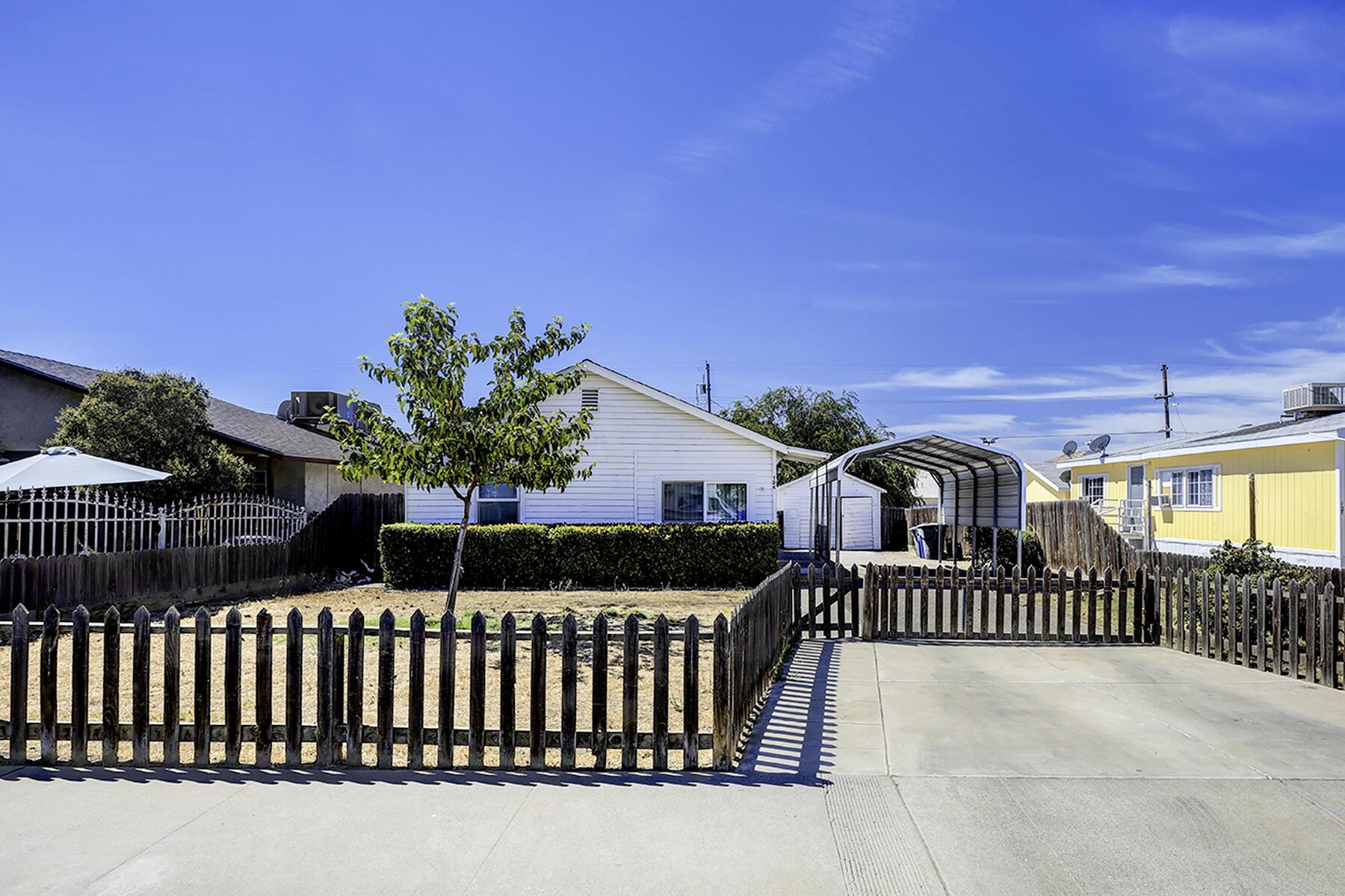 W Merced St, Avenal, CA 93204