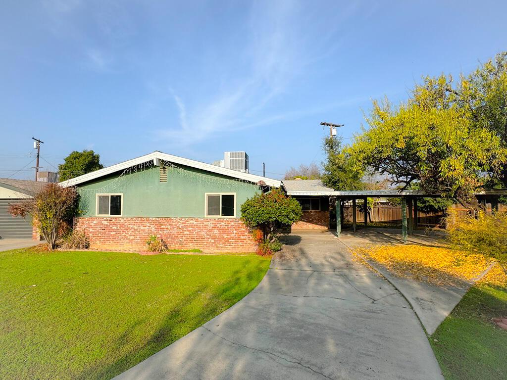 Sunset Dr, Lindsay, CA 93247