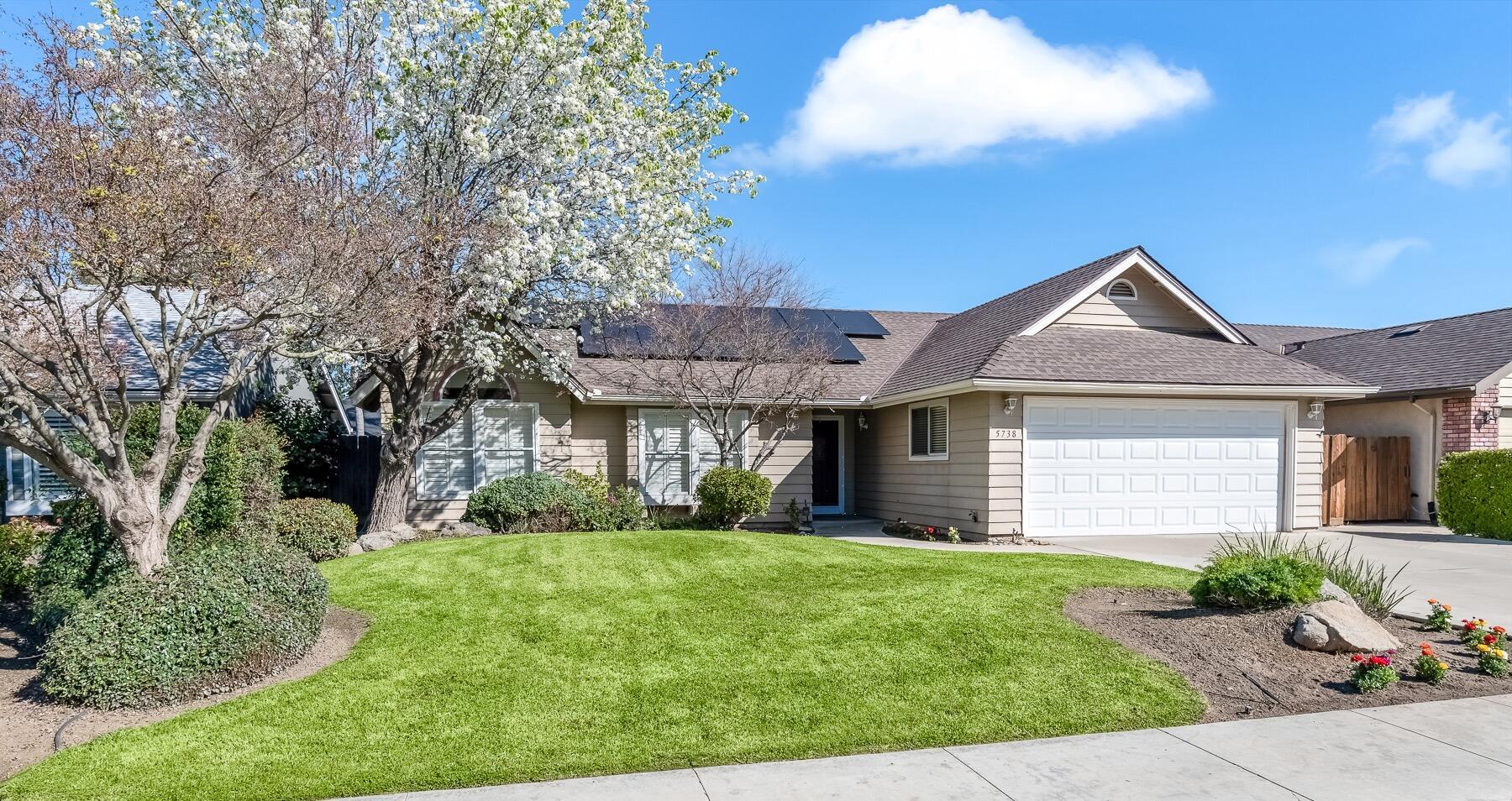 W Crowley Ave, Visalia, CA 93291
