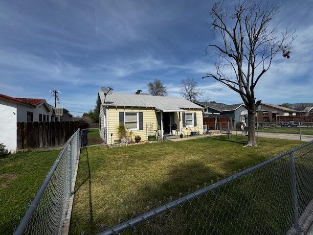 W Kanai Ave, Porterville, CA 93257