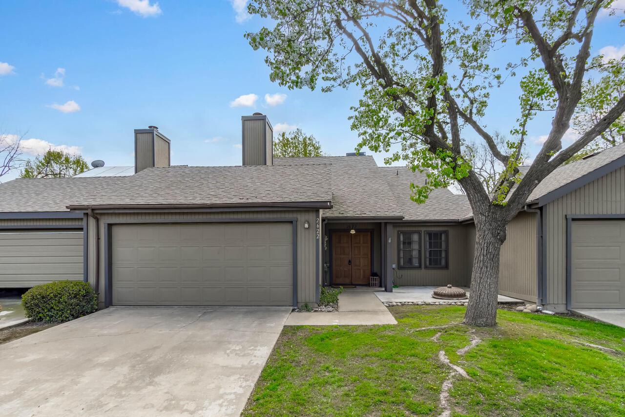 E Tulare Ave, Visalia, CA 93292