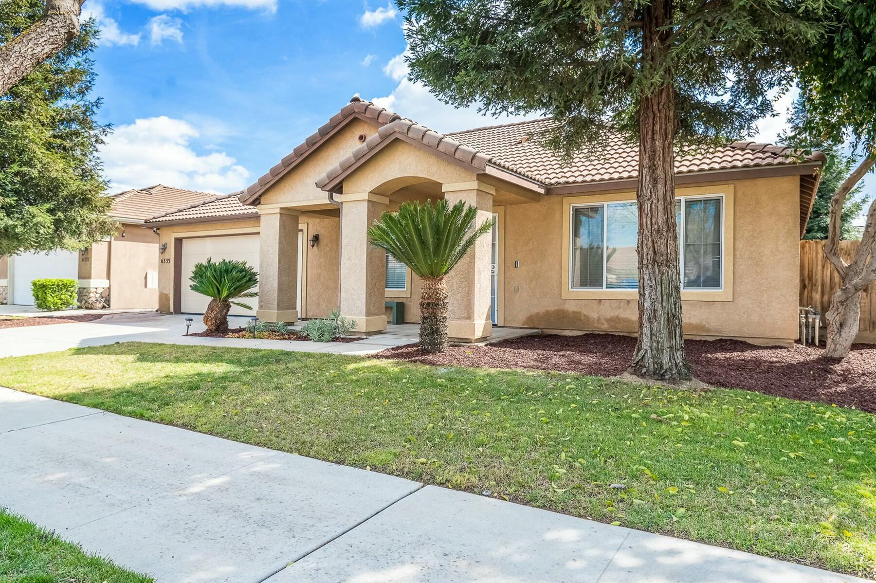 W Clinton Ct, Visalia, CA 93291