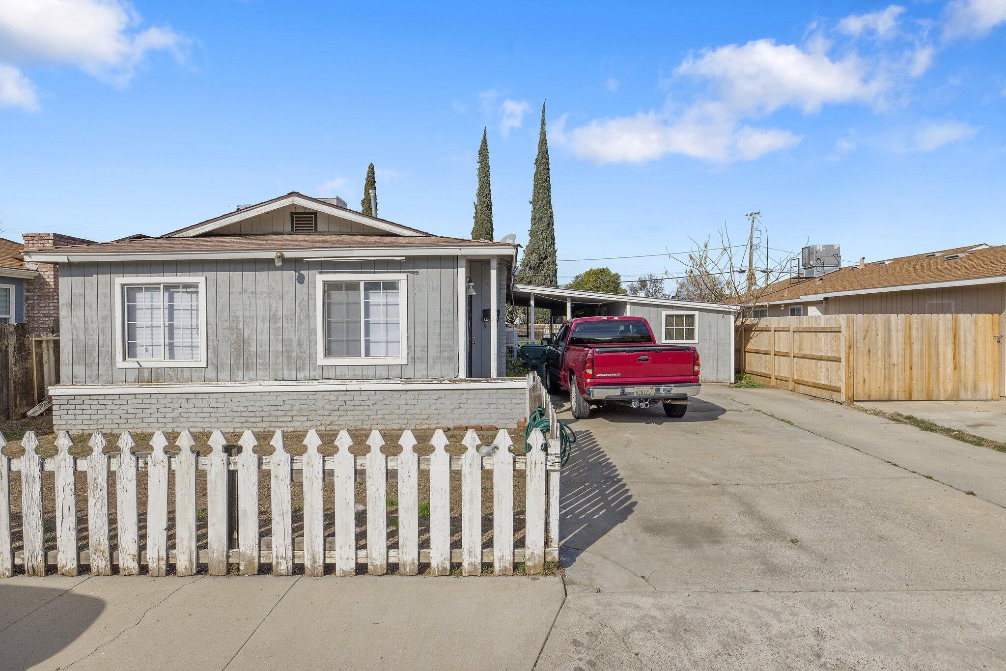 Albert Ave, Exeter, CA 93221