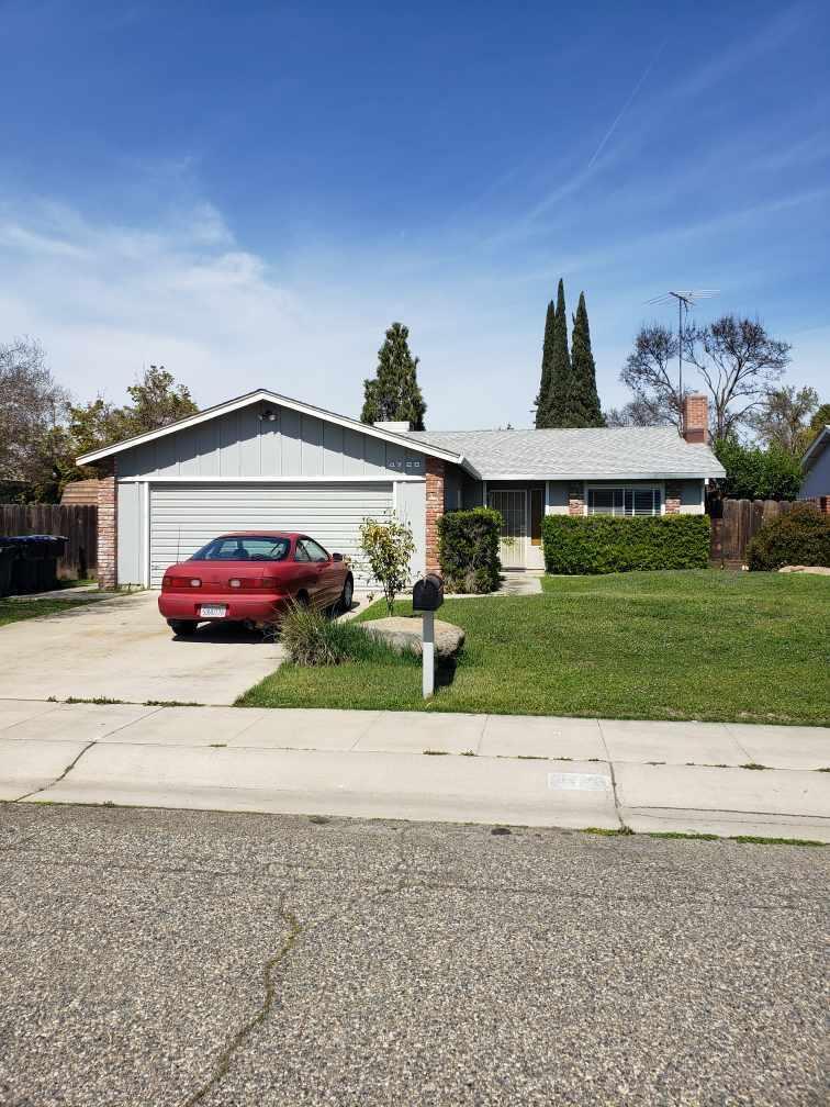 W Paradise Ave, Visalia, CA 93277
