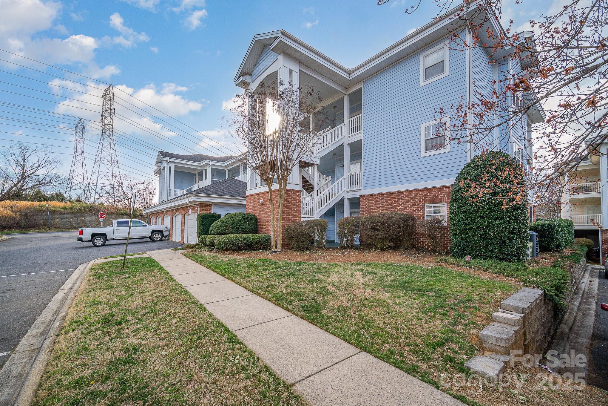 Coralbell Ln, Charlotte, NC 28213