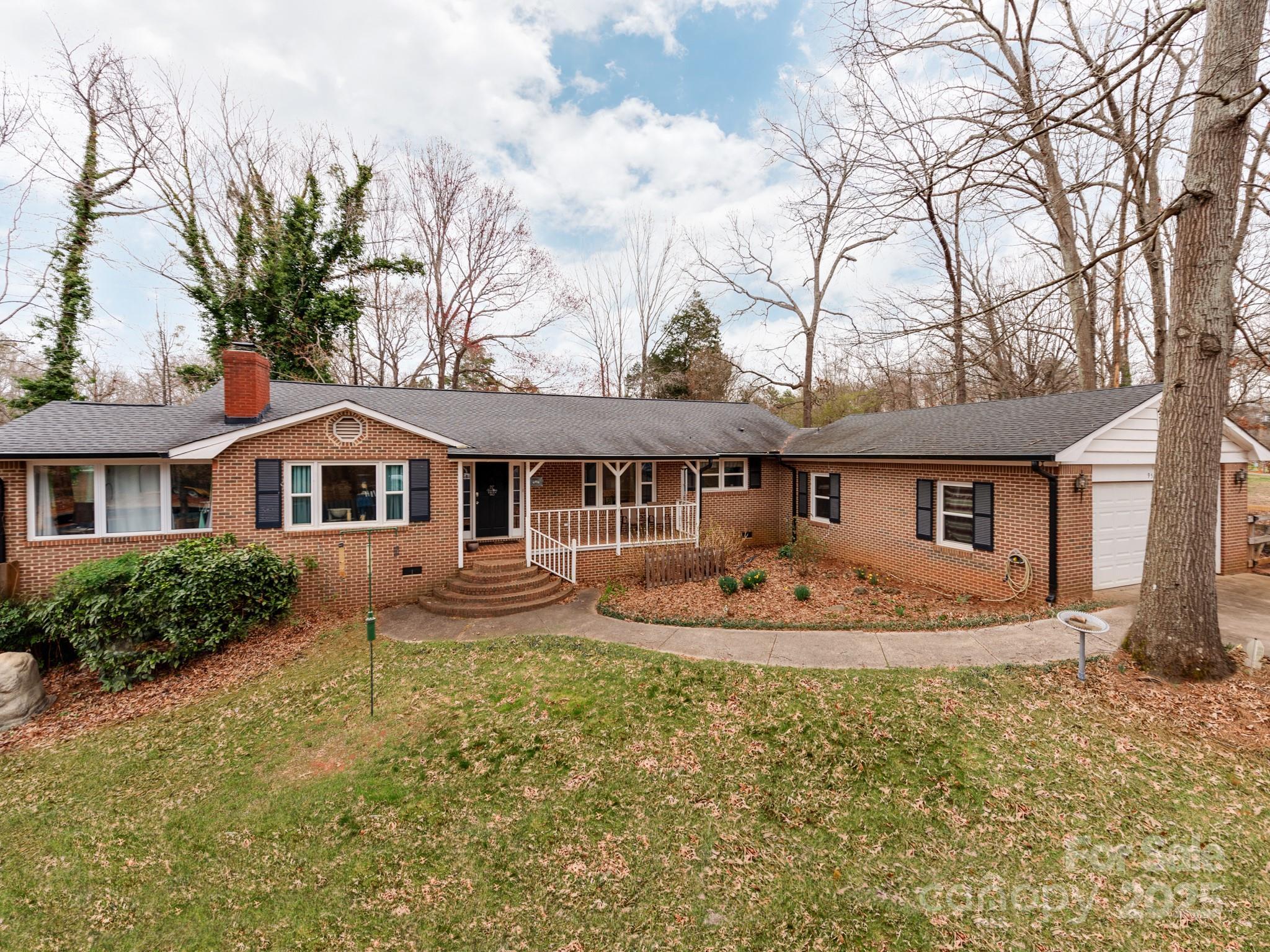 Fairlane Dr, Charlotte, NC 28214