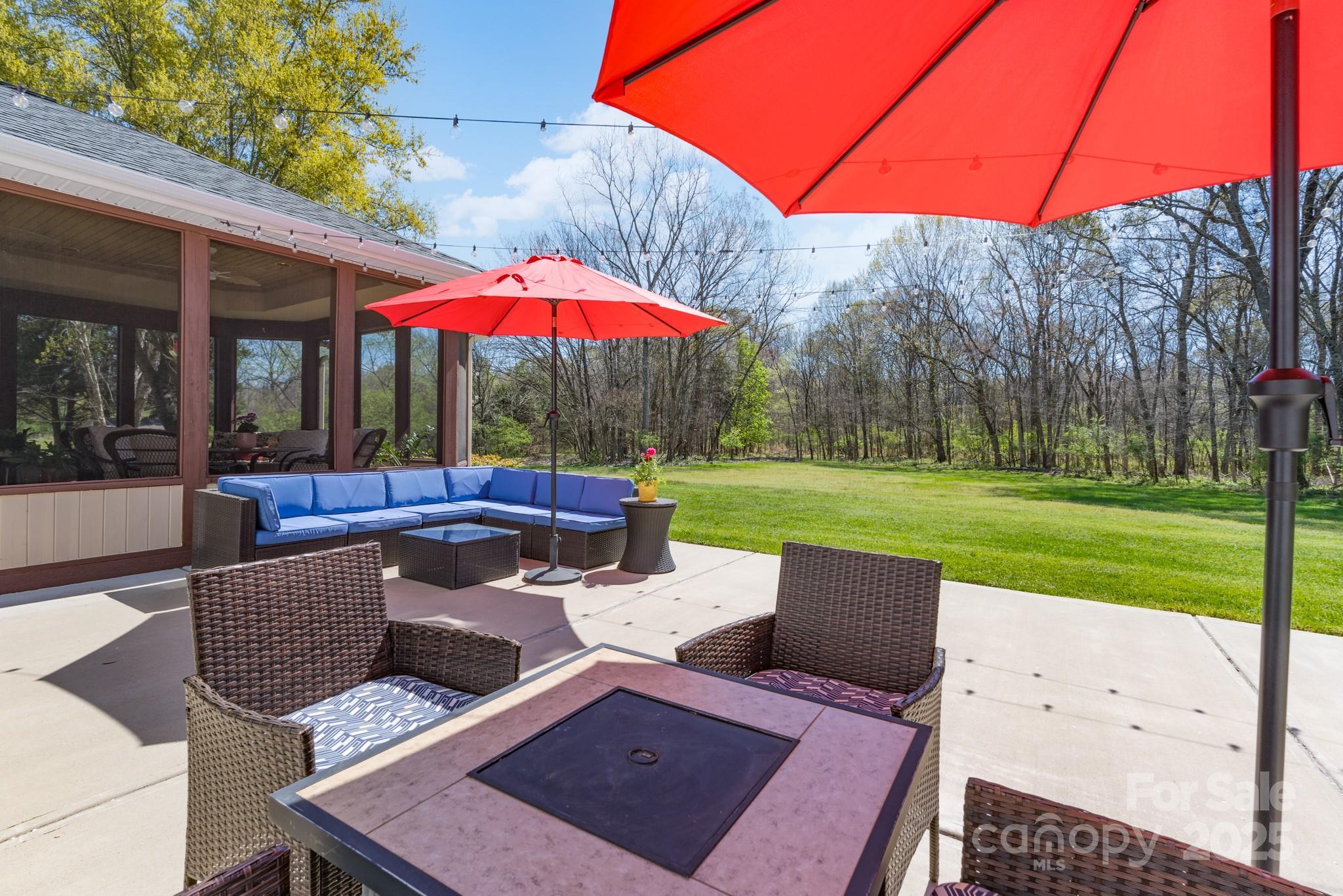 Tonawanda Dr, Charlotte, NC 28277