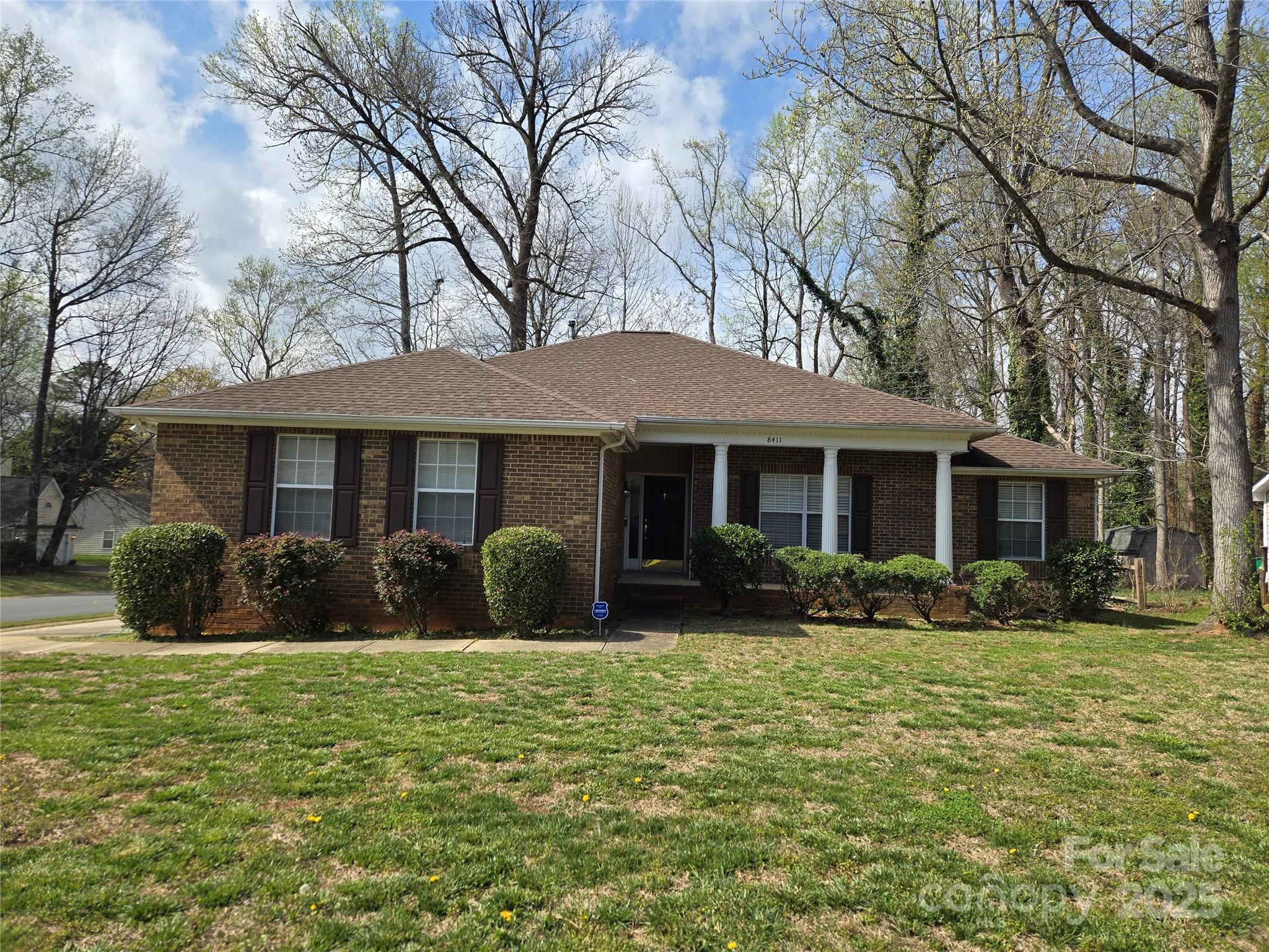 Rhian Brook Ln, Charlotte, NC 28216