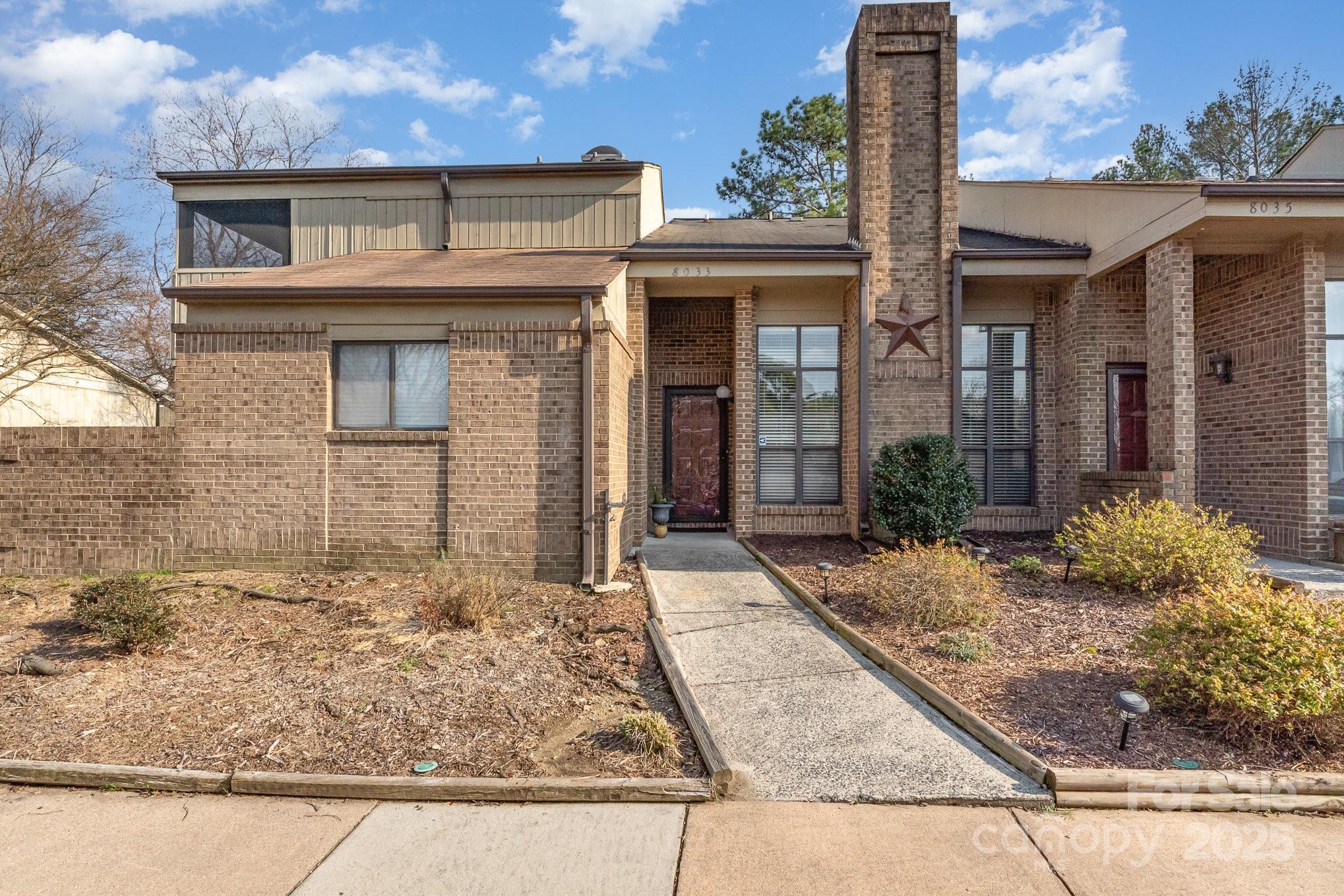Charter Oak Ln, Charlotte, NC 28226