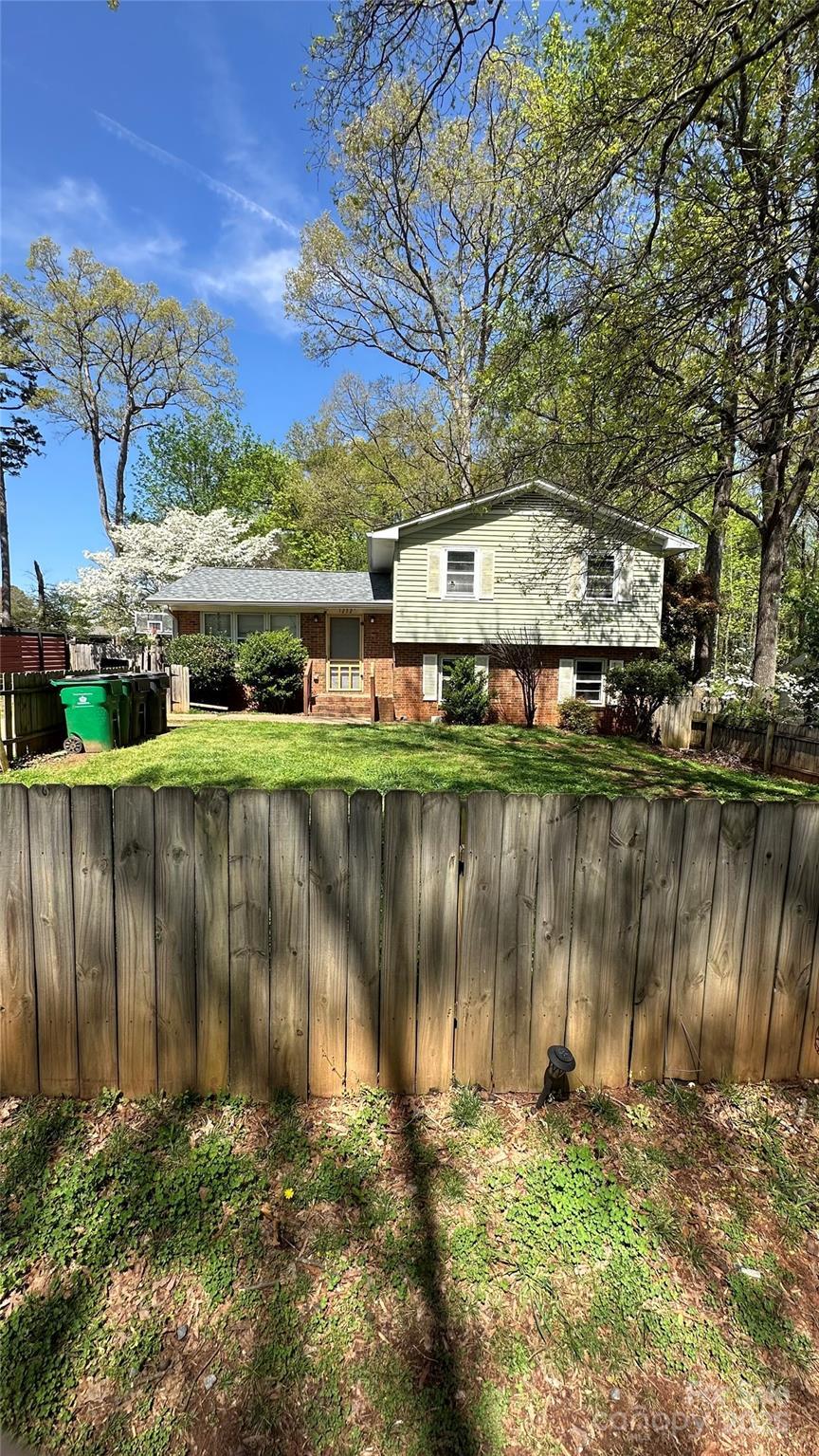 Rosada Dr, Charlotte, NC 28213