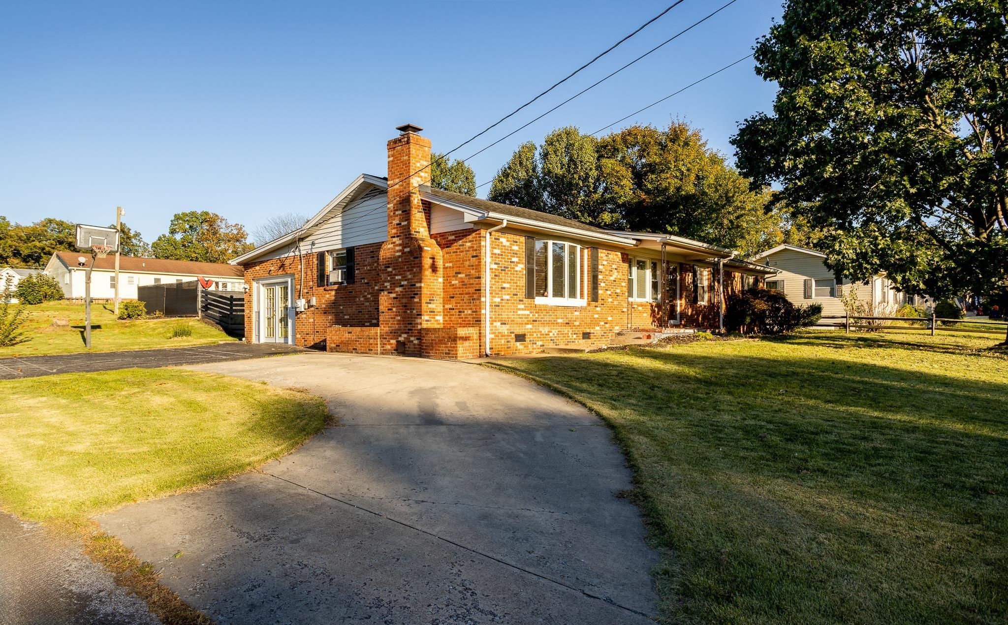 9th St, Shenandoah, VA 22849