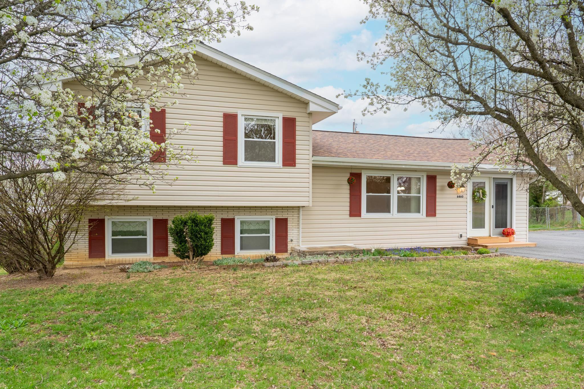 E Donnagail Dr, Penn Laird, VA 22846
