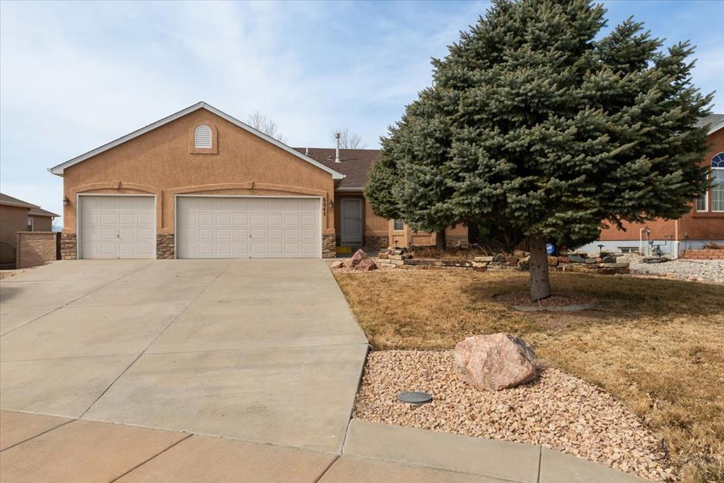 Flicker Dr, Pueblo, CO 81008