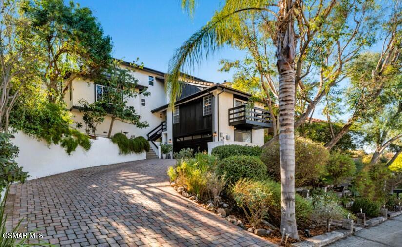 Vejar Dr, Agoura Hills, CA 91301