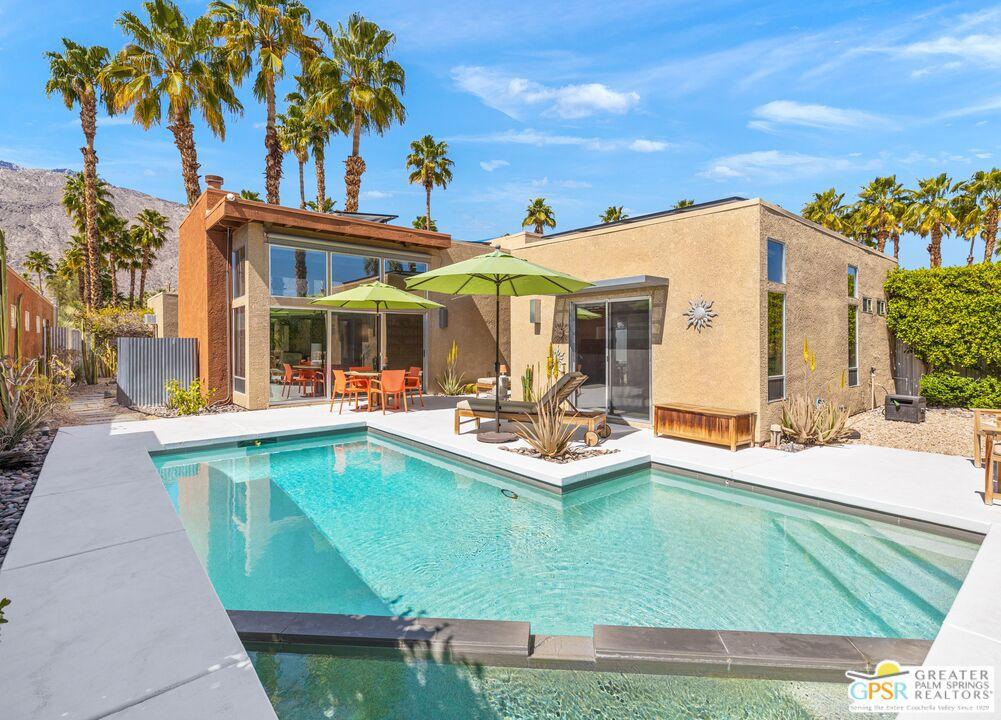 Dunes Ct, Palm Springs, CA 92264