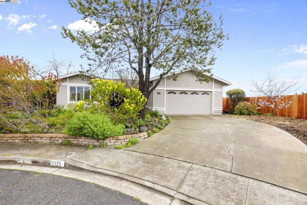 Helton Ct, Castro Valley, CA 94546