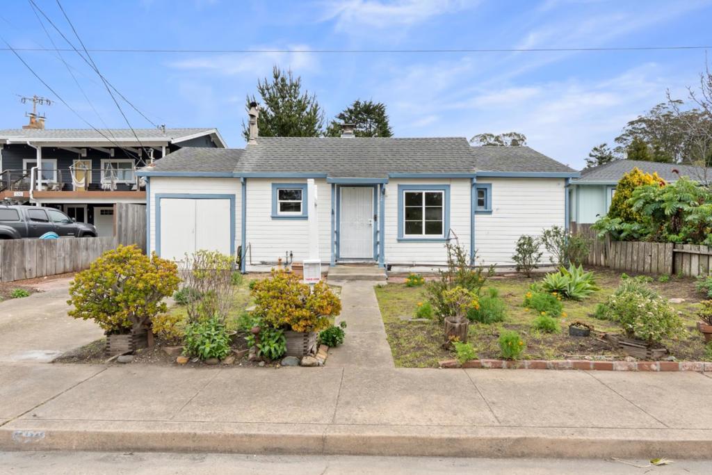 Valencia Ave, El Granada, CA 94018