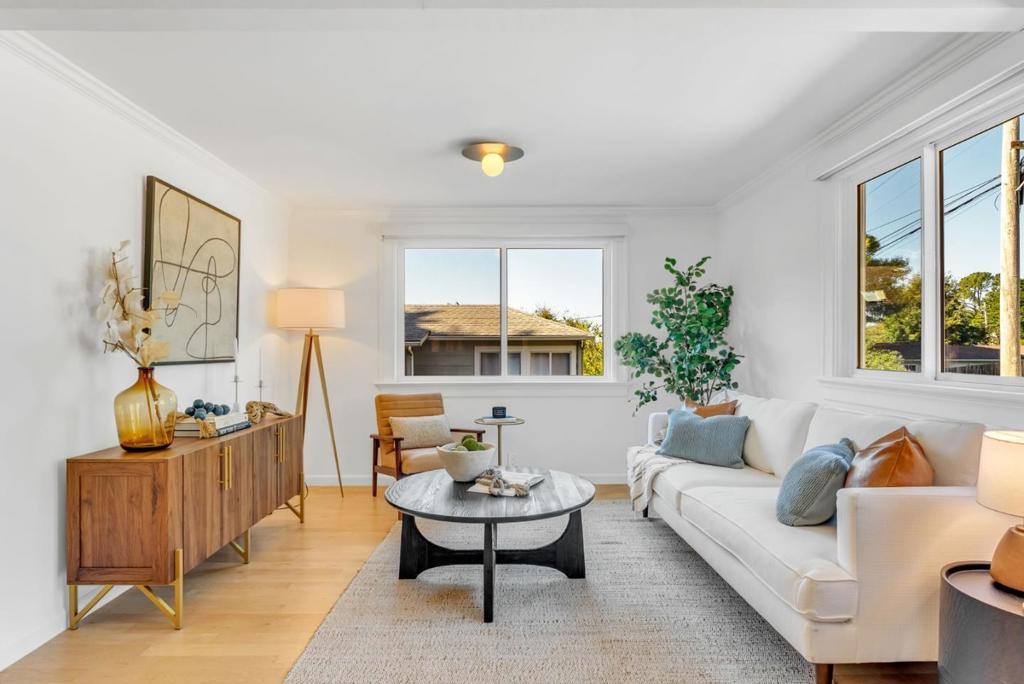 Canyon Dr, Pacifica, CA 94044