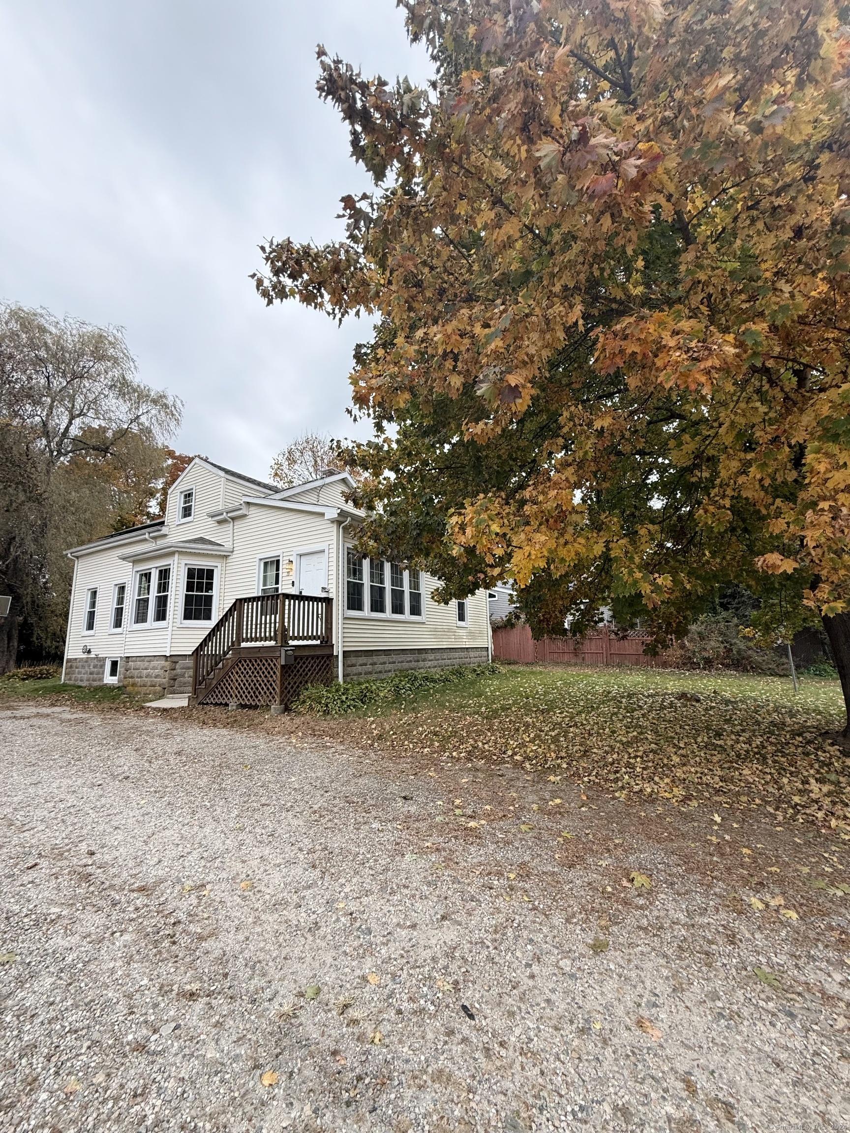 High St, Moosup, CT 06354