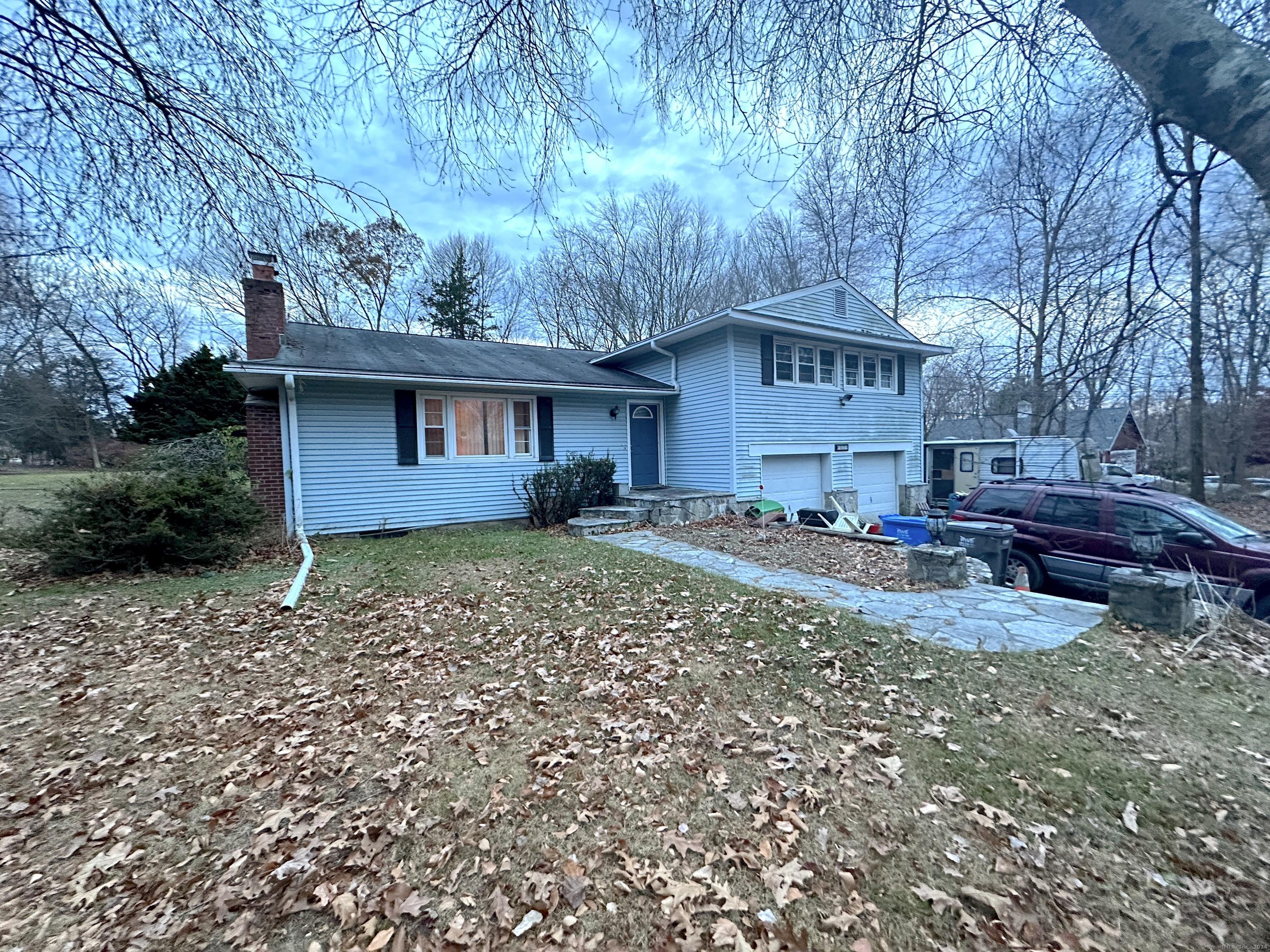 Hawthorne Dr, Monroe, CT 06468