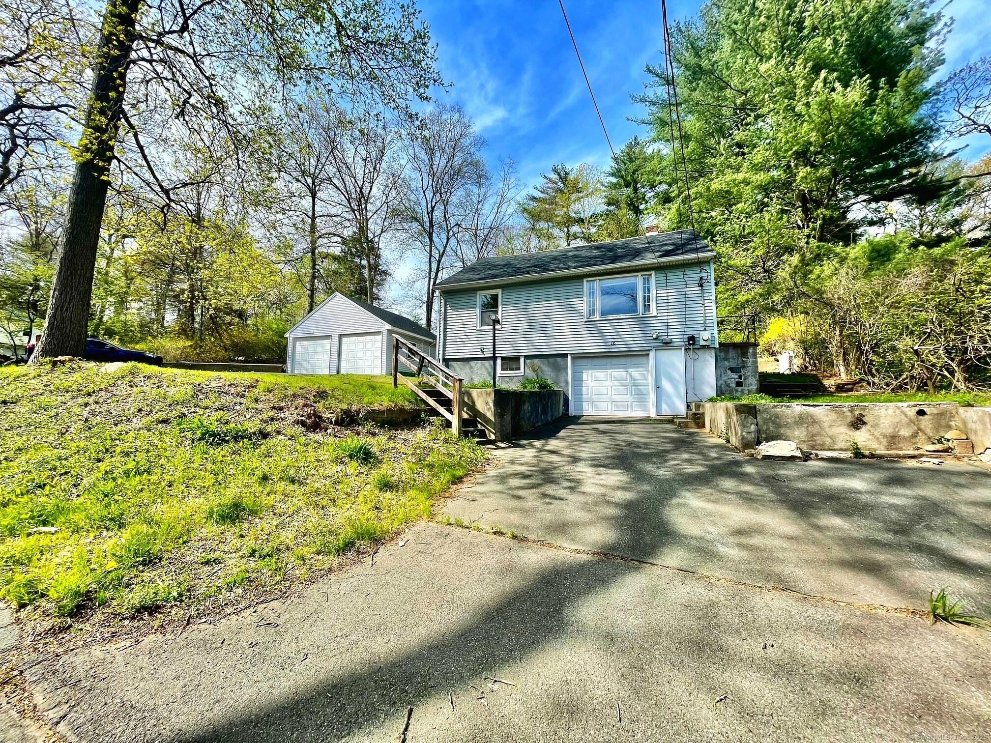 Strong St, Burlington, CT 06013