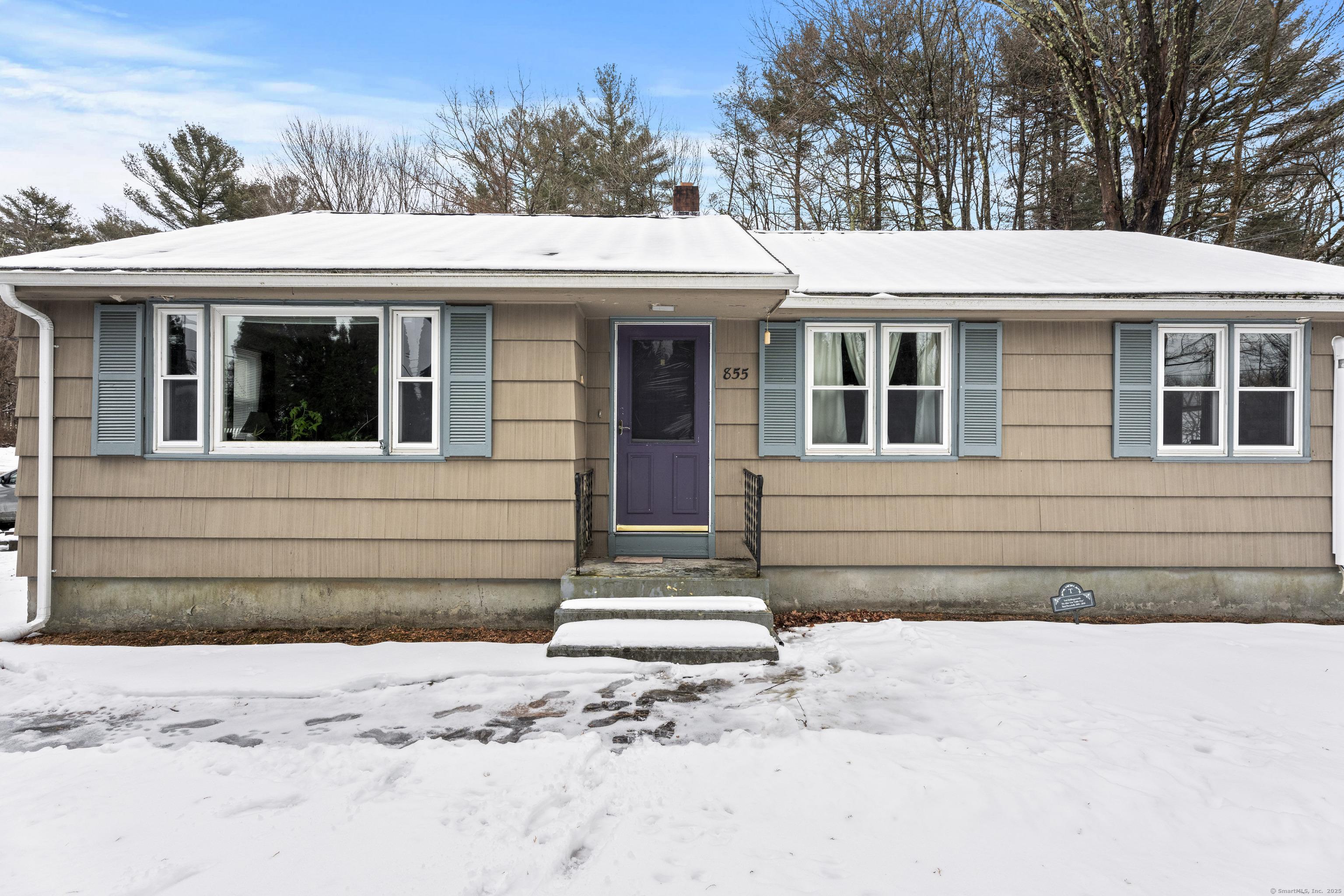 Riverside Dr, North Grosvenordale, CT 06255