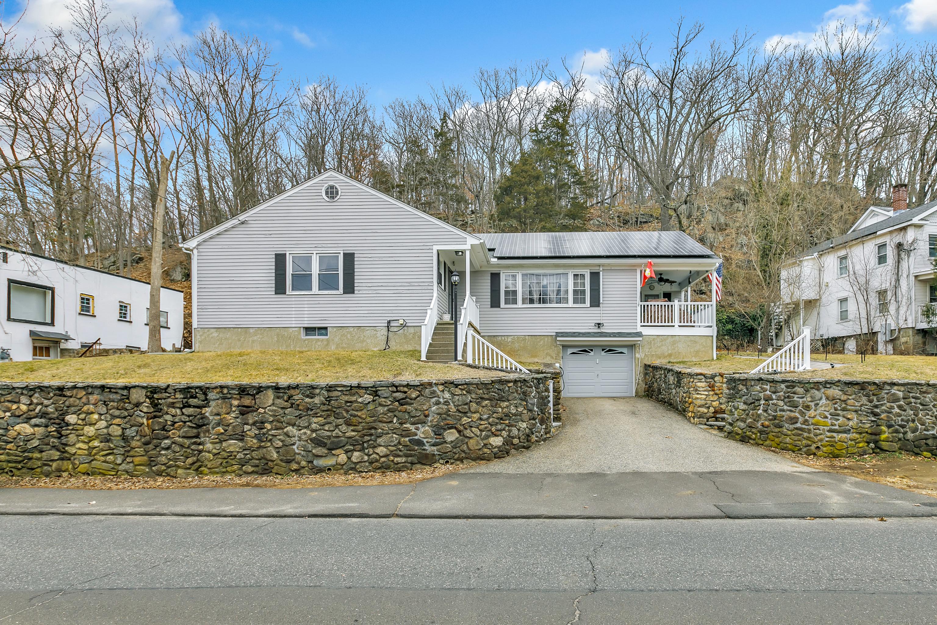 Hawthorne Ave, Derby, CT 06418