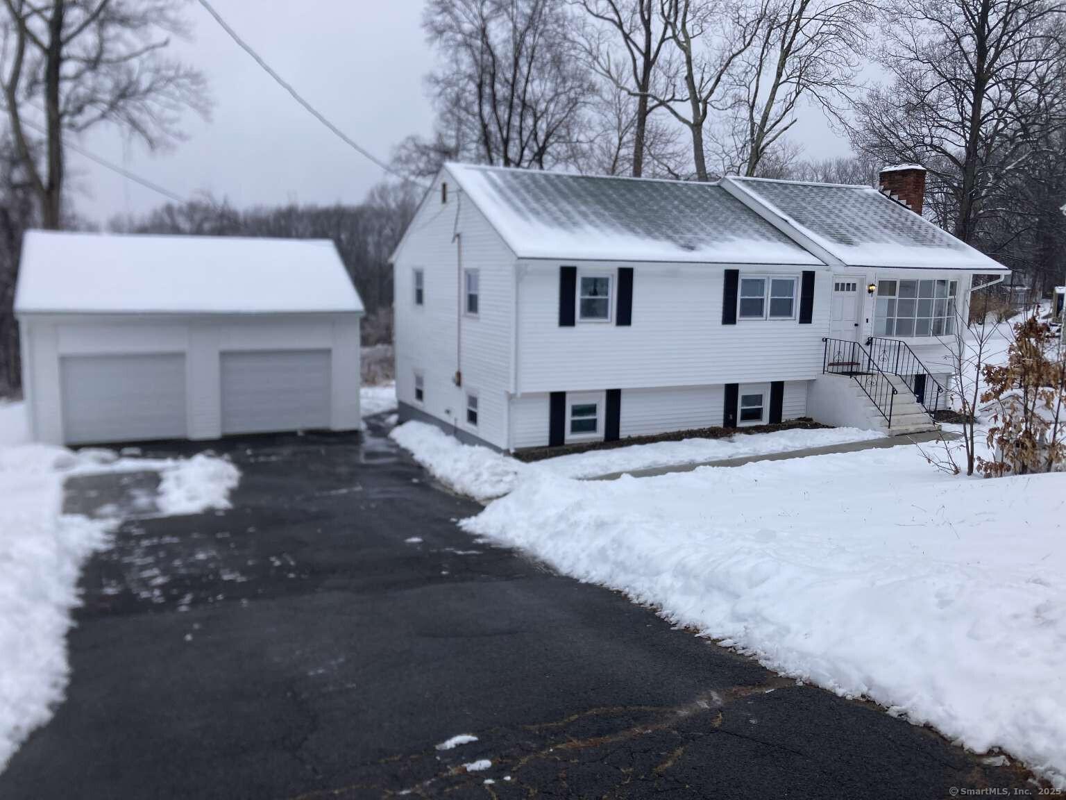 Muir Ave, Bristol, CT 06010