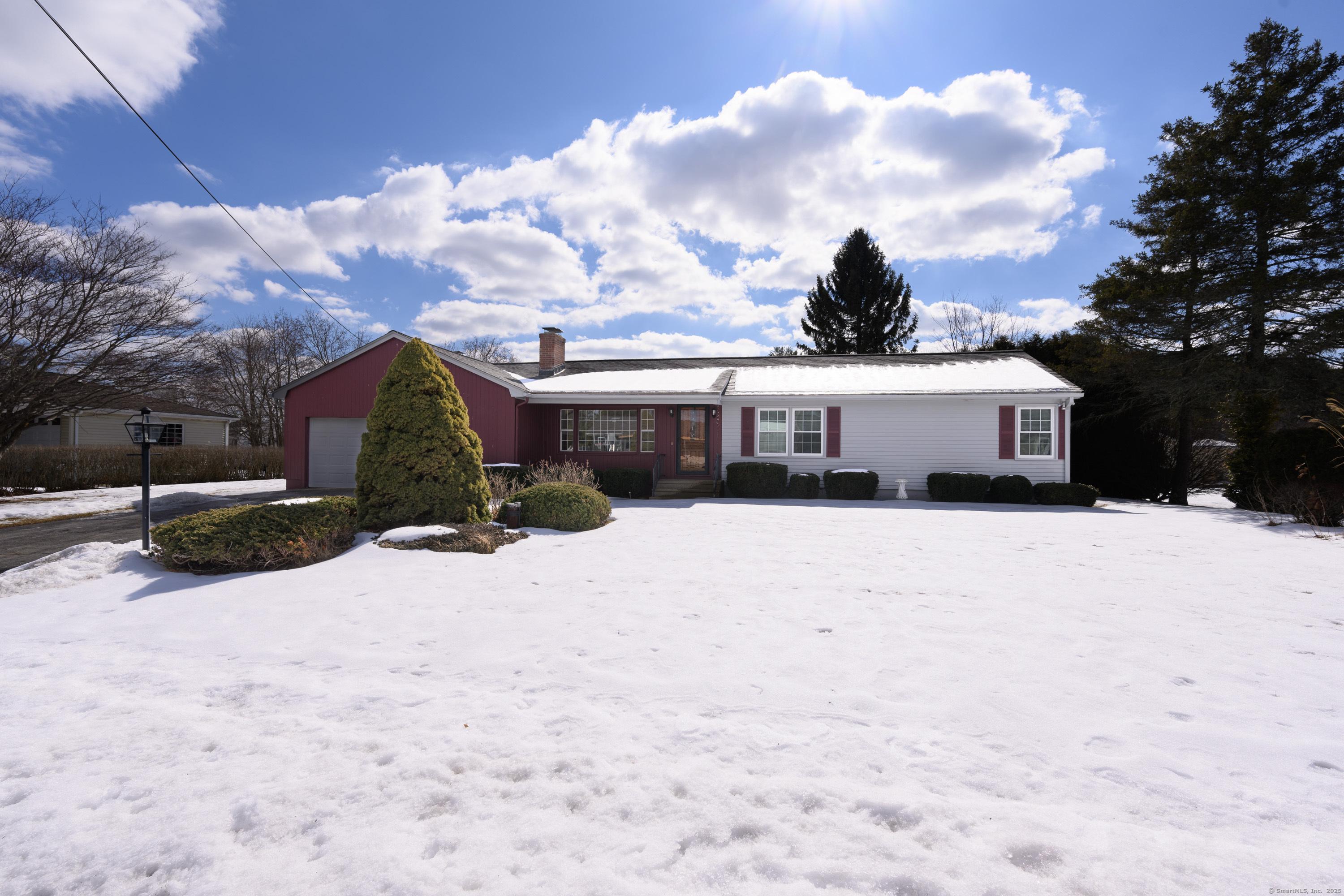 Elaine St, Thompson, CT 06277