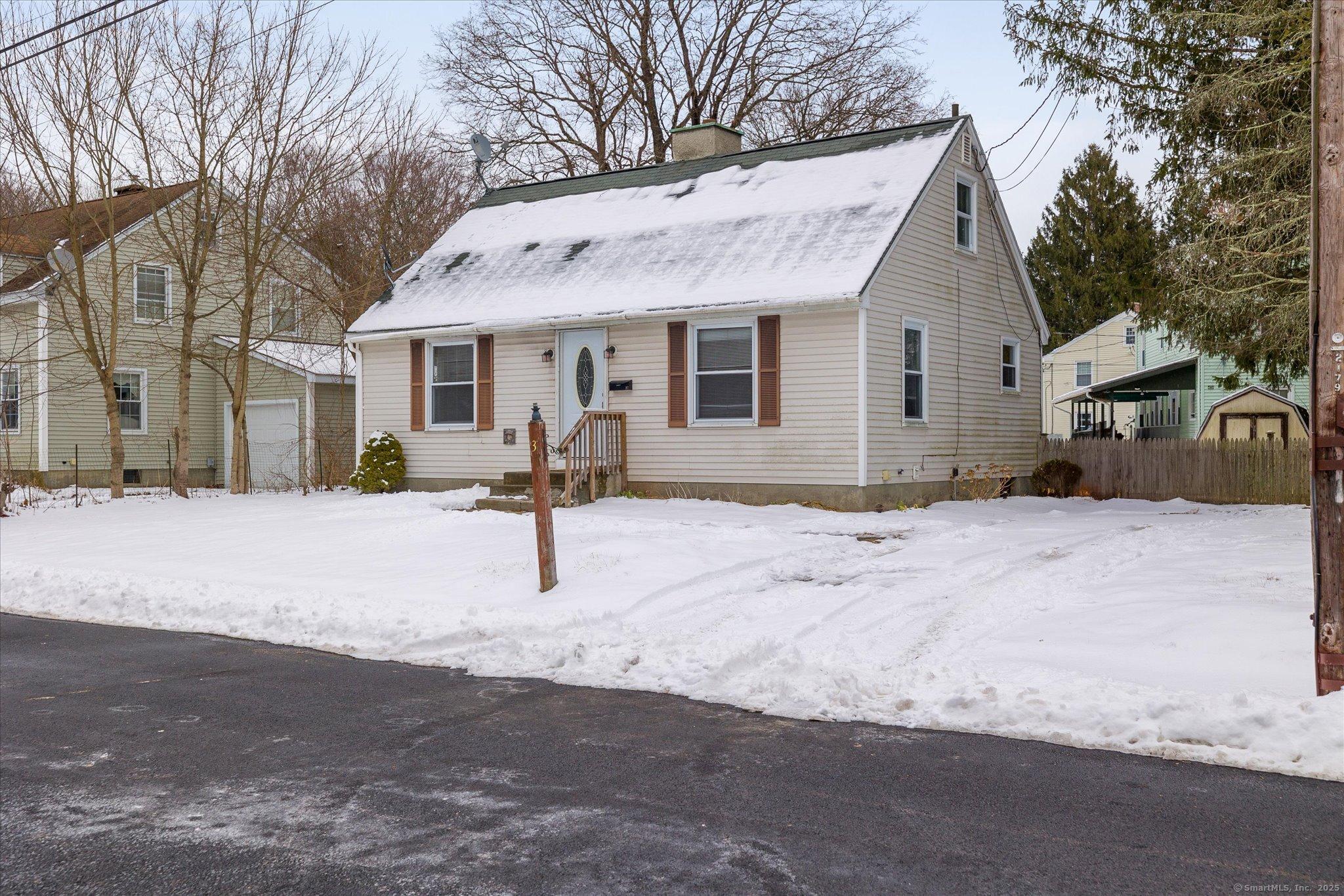 Eden St, Putnam, CT 06260