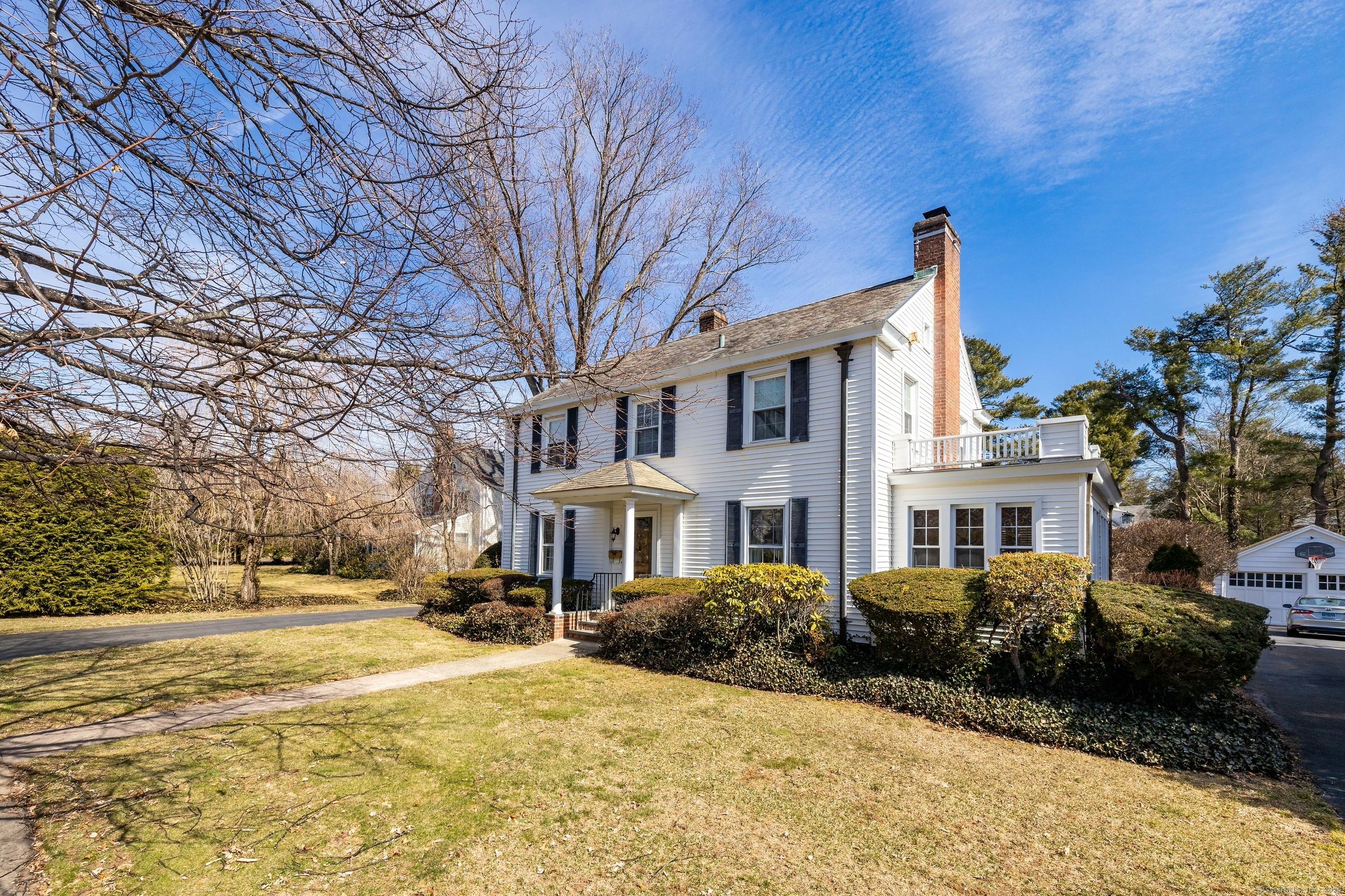 Brookside Dr, Hamden, CT 06517