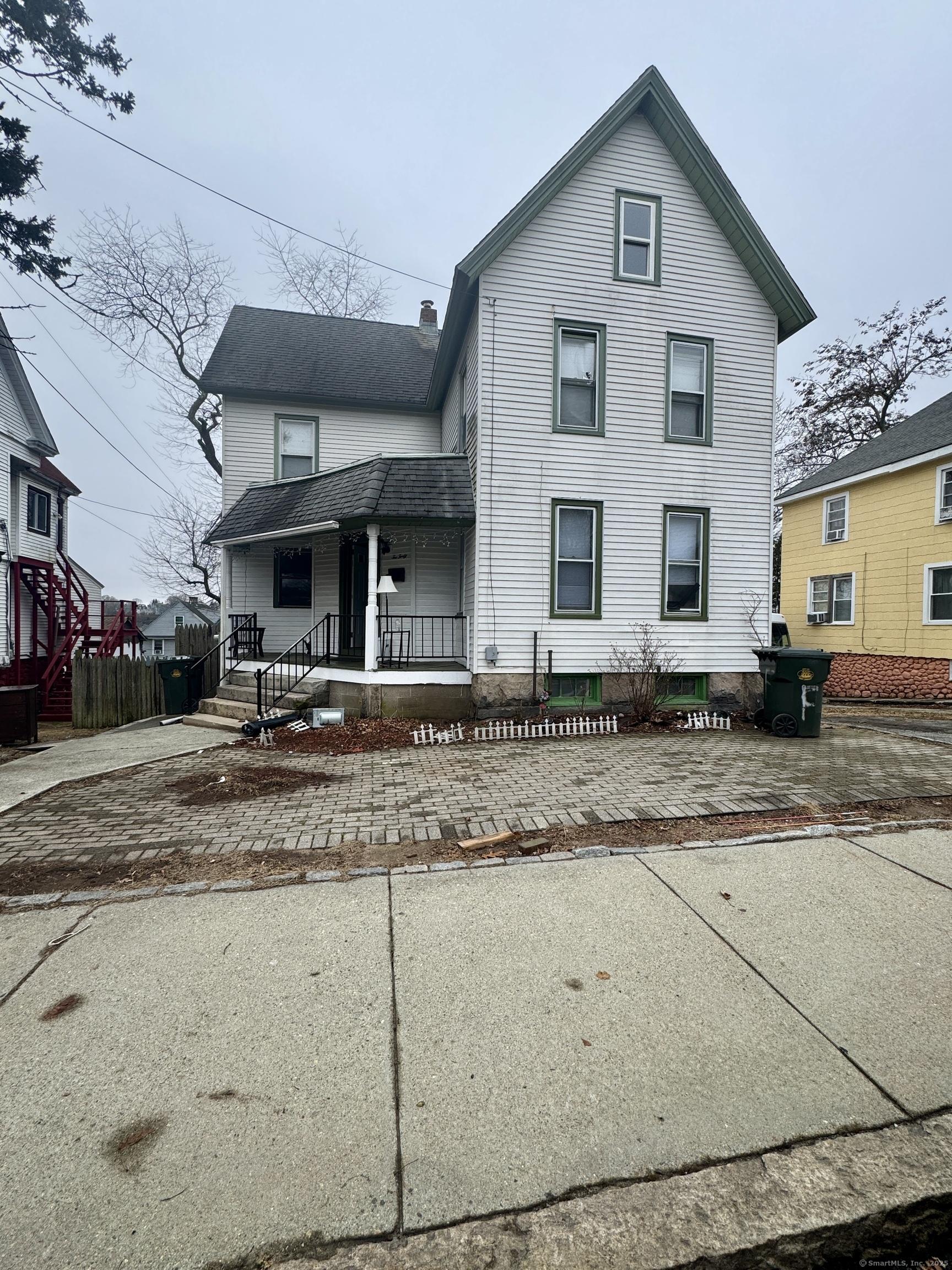 Crystal Ave, New London, CT 06320
