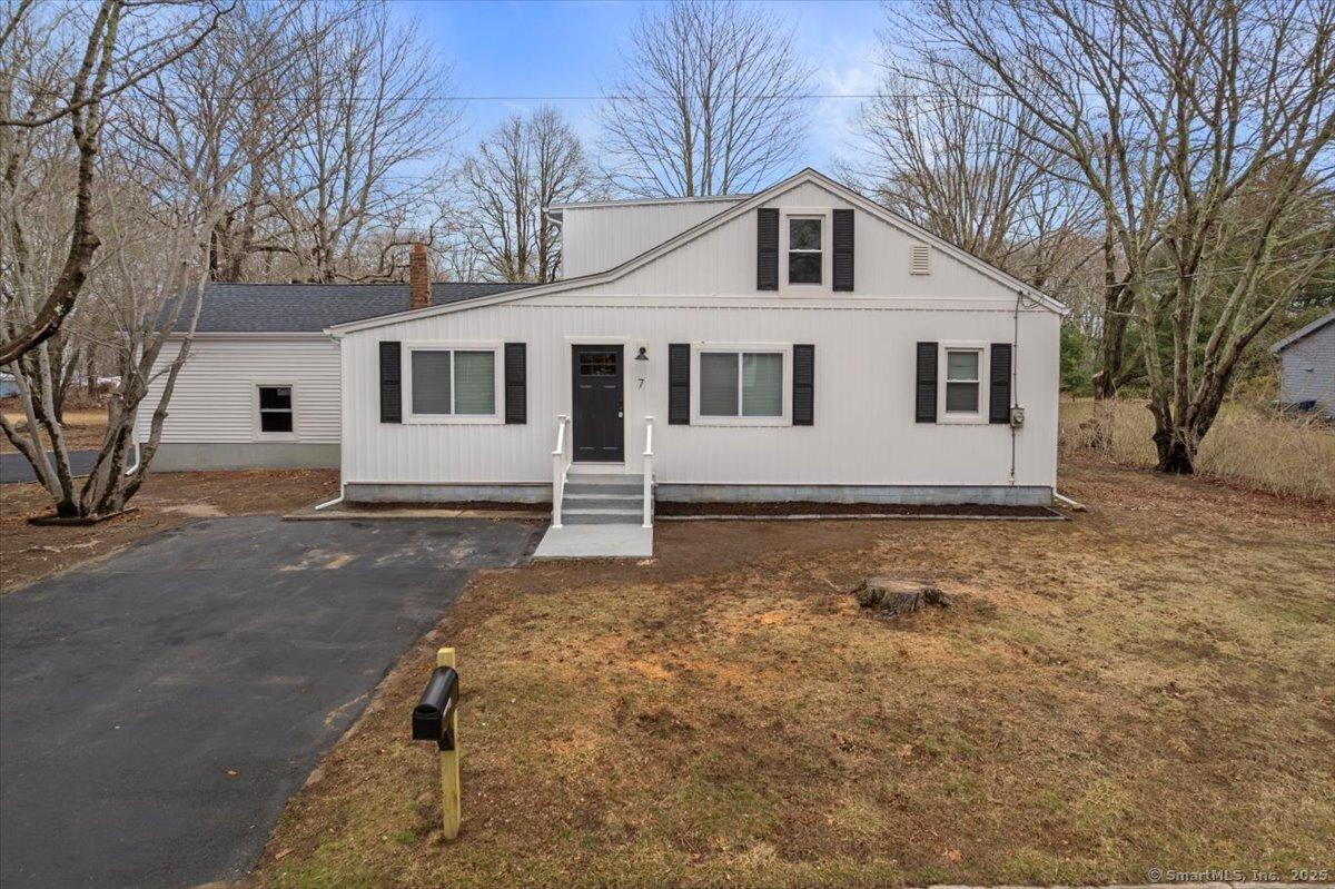 Center Rd, Waterford, CT 06385