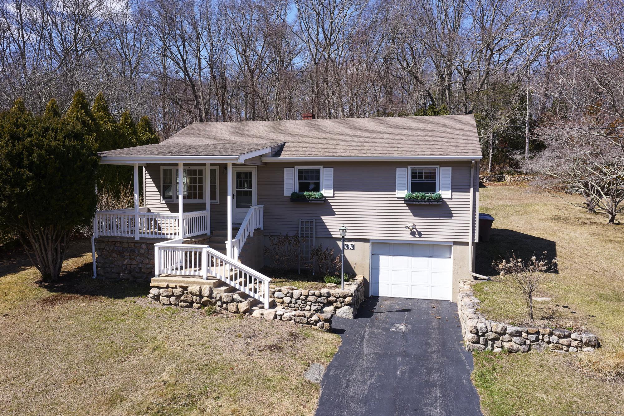 Bush Hill Dr, Niantic, CT 06357